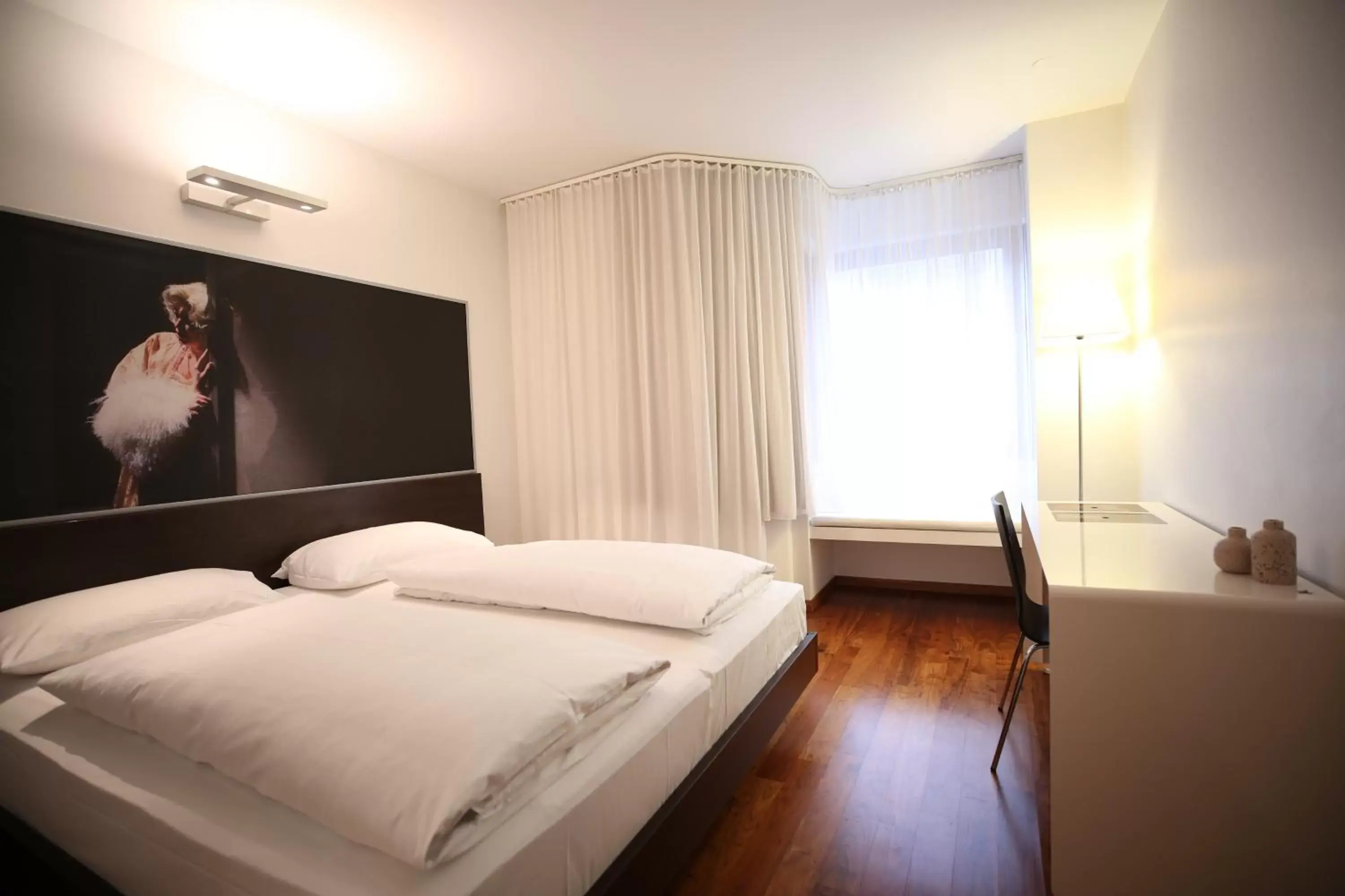 Photo of the whole room, Bed in arte Hotel Linz