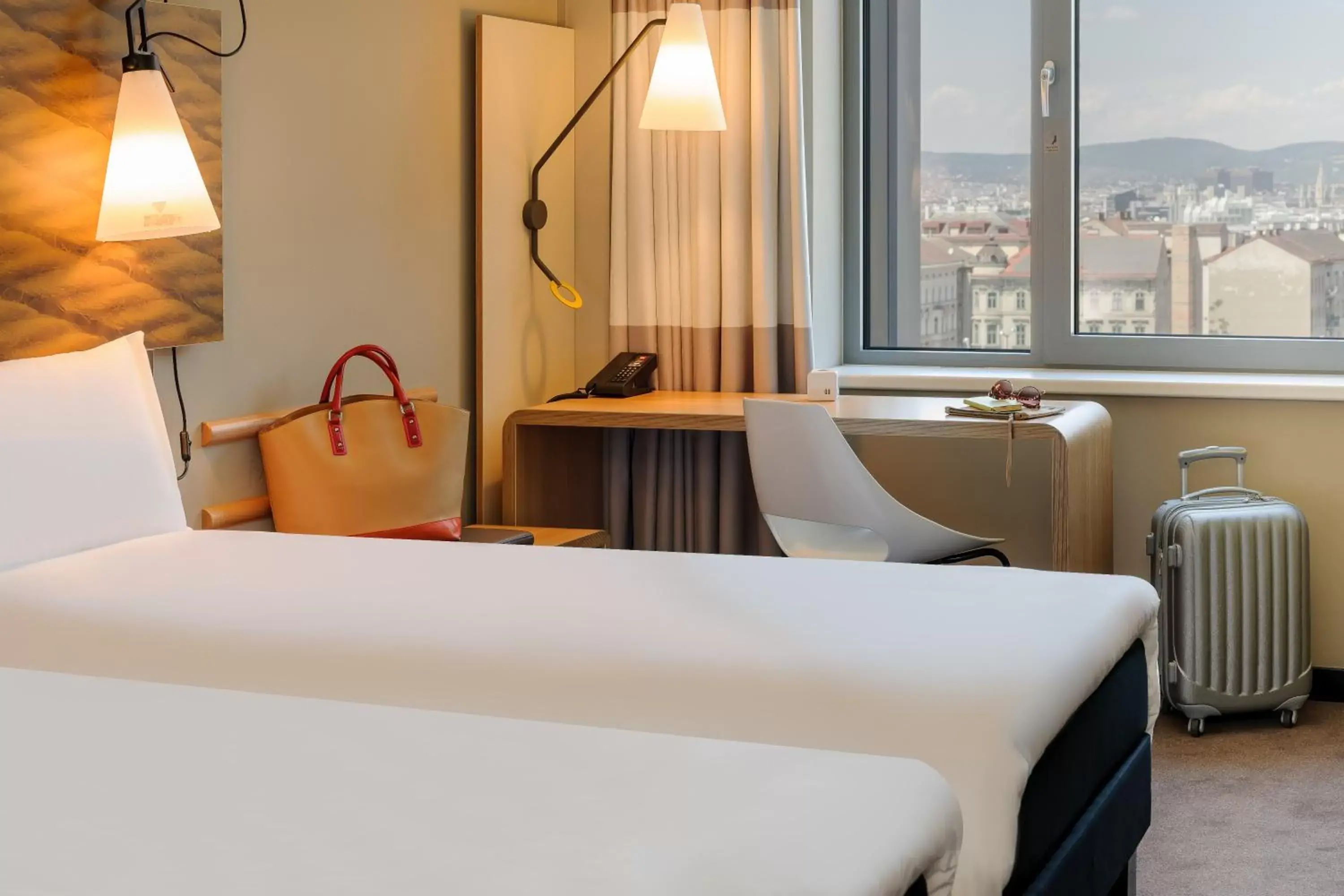 Photo of the whole room, Bed in ibis Wien Hauptbahnhof