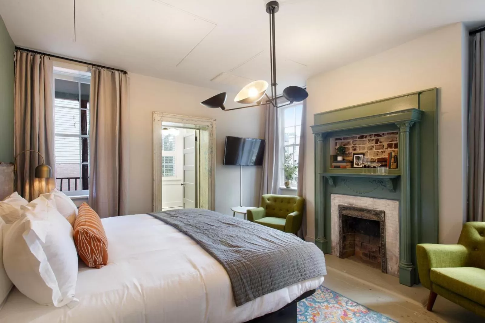 Bed in The Present Hotel