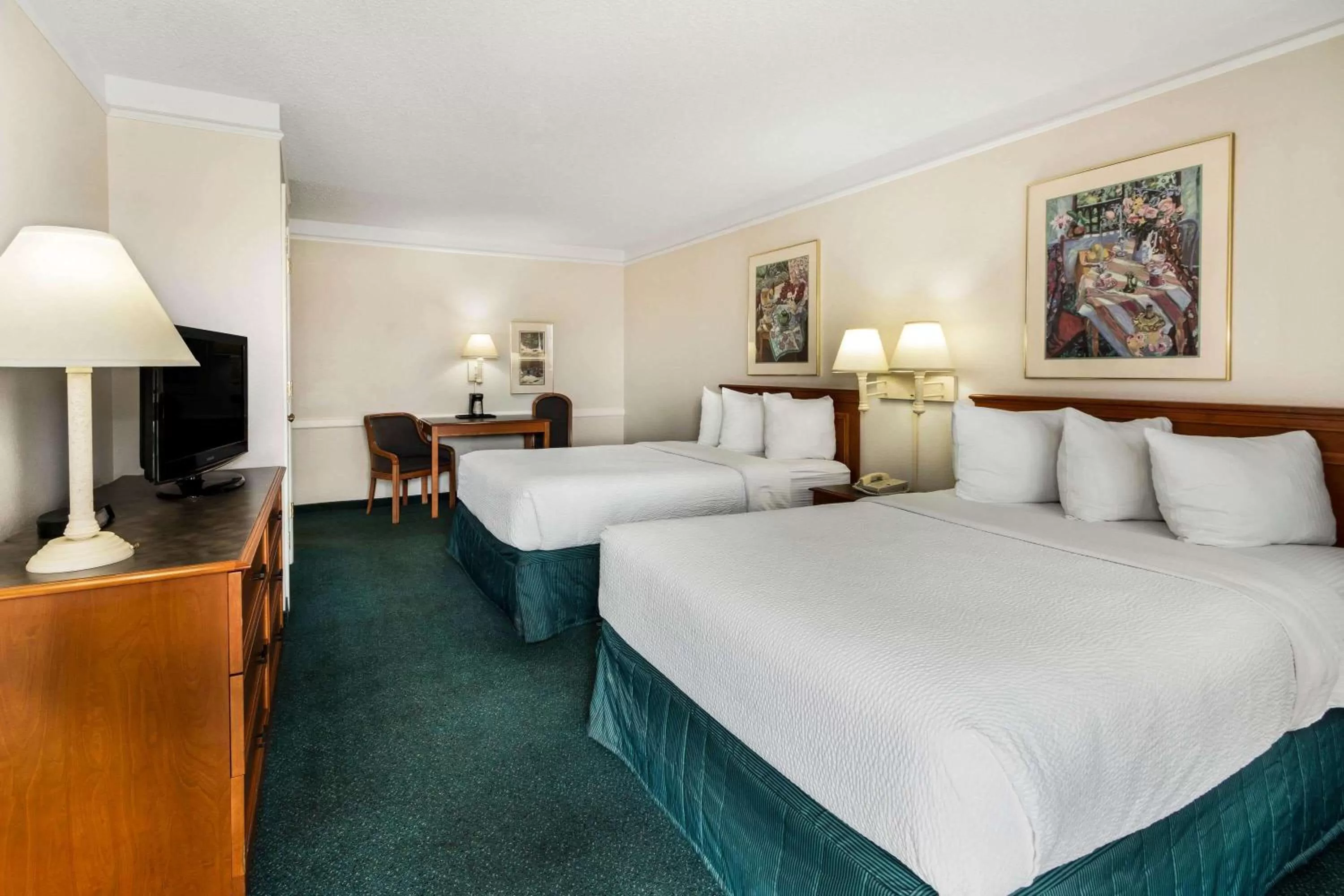 Photo of the whole room, Bed in La Quinta Inn by Wyndham Albuquerque Northeast