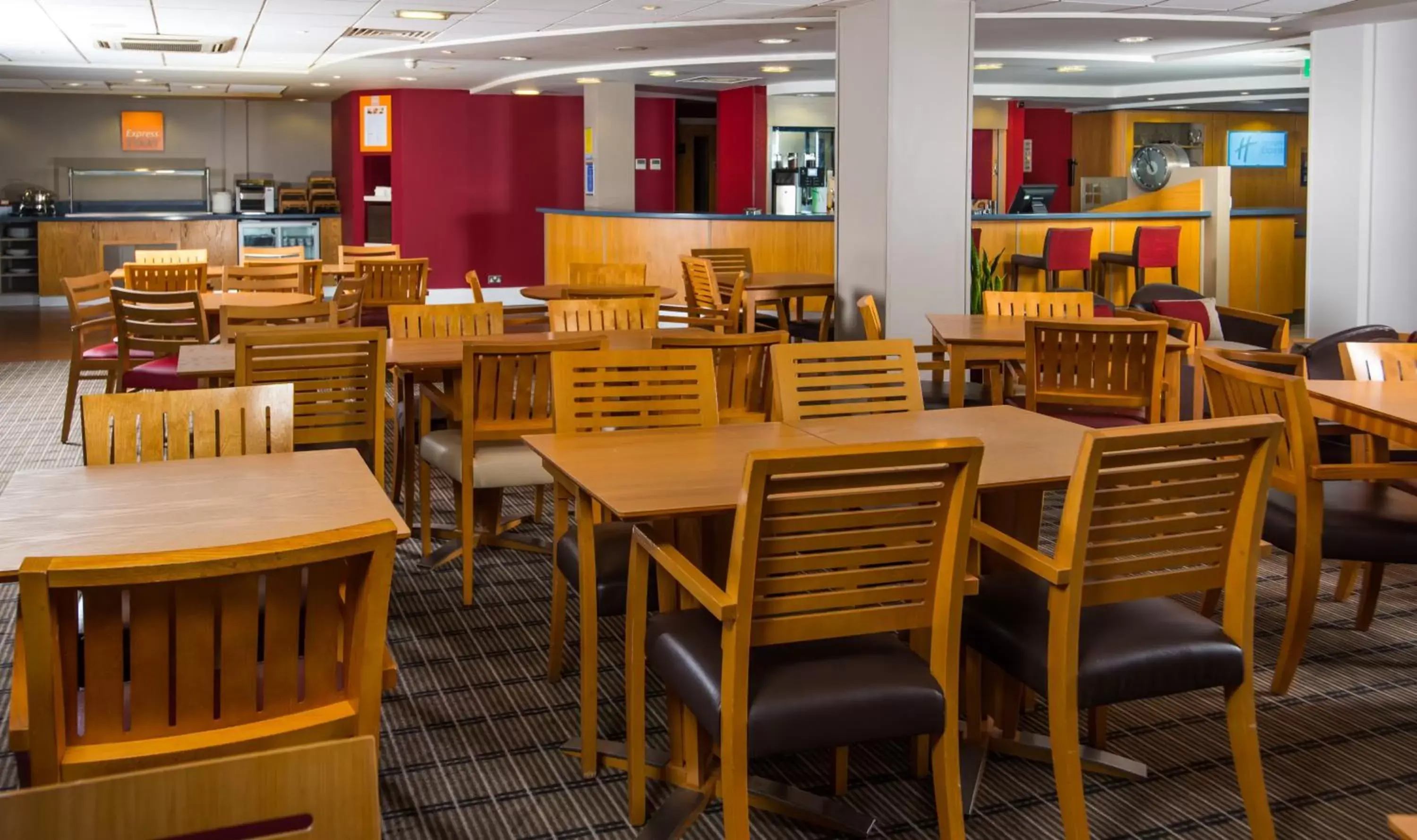 Breakfast, Restaurant/Places to Eat in Holiday Inn Express Swansea East, an IHG Hotel