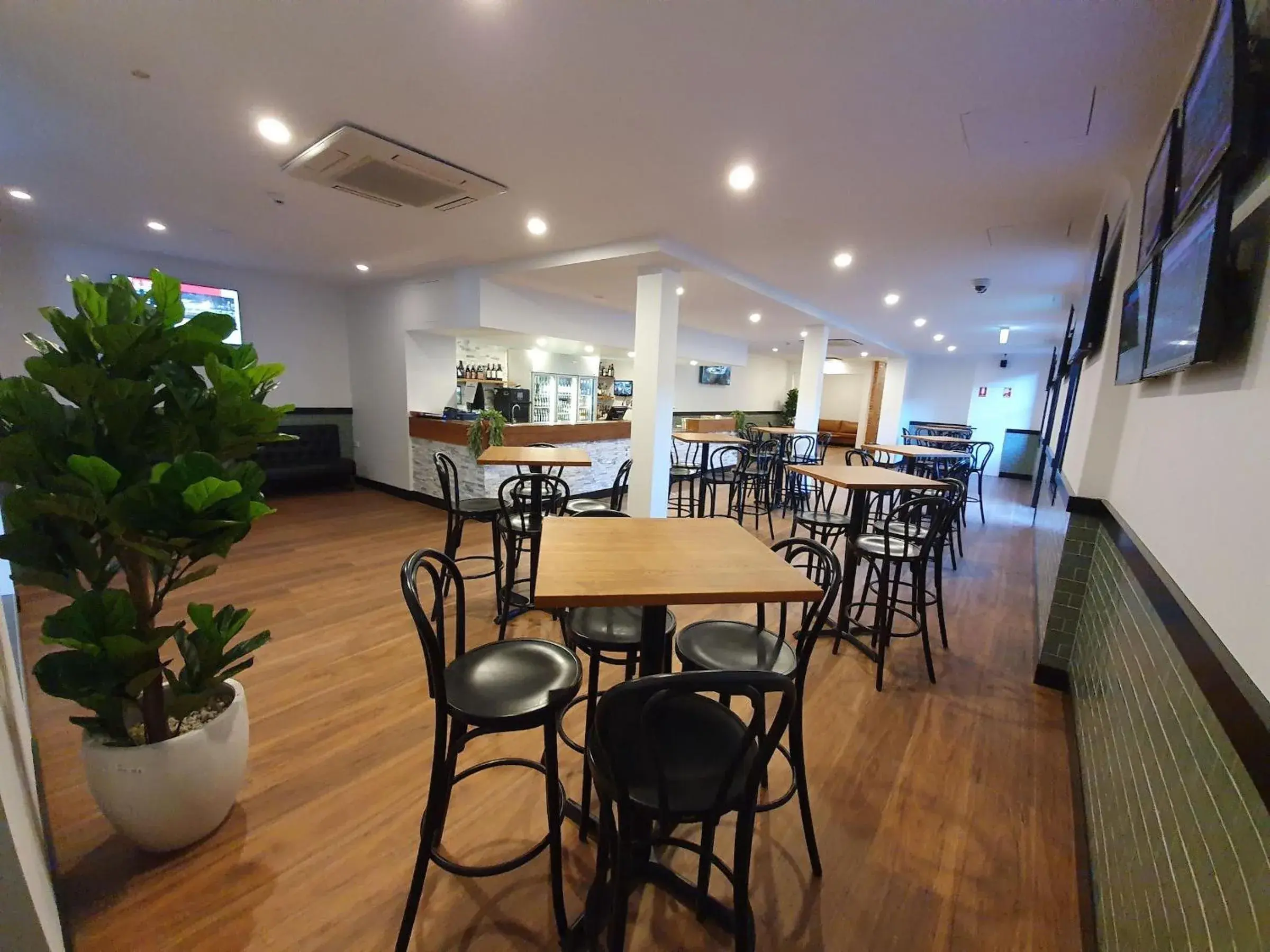 Lounge or bar, Restaurant/Places to Eat in Empire Hotel Goulburn