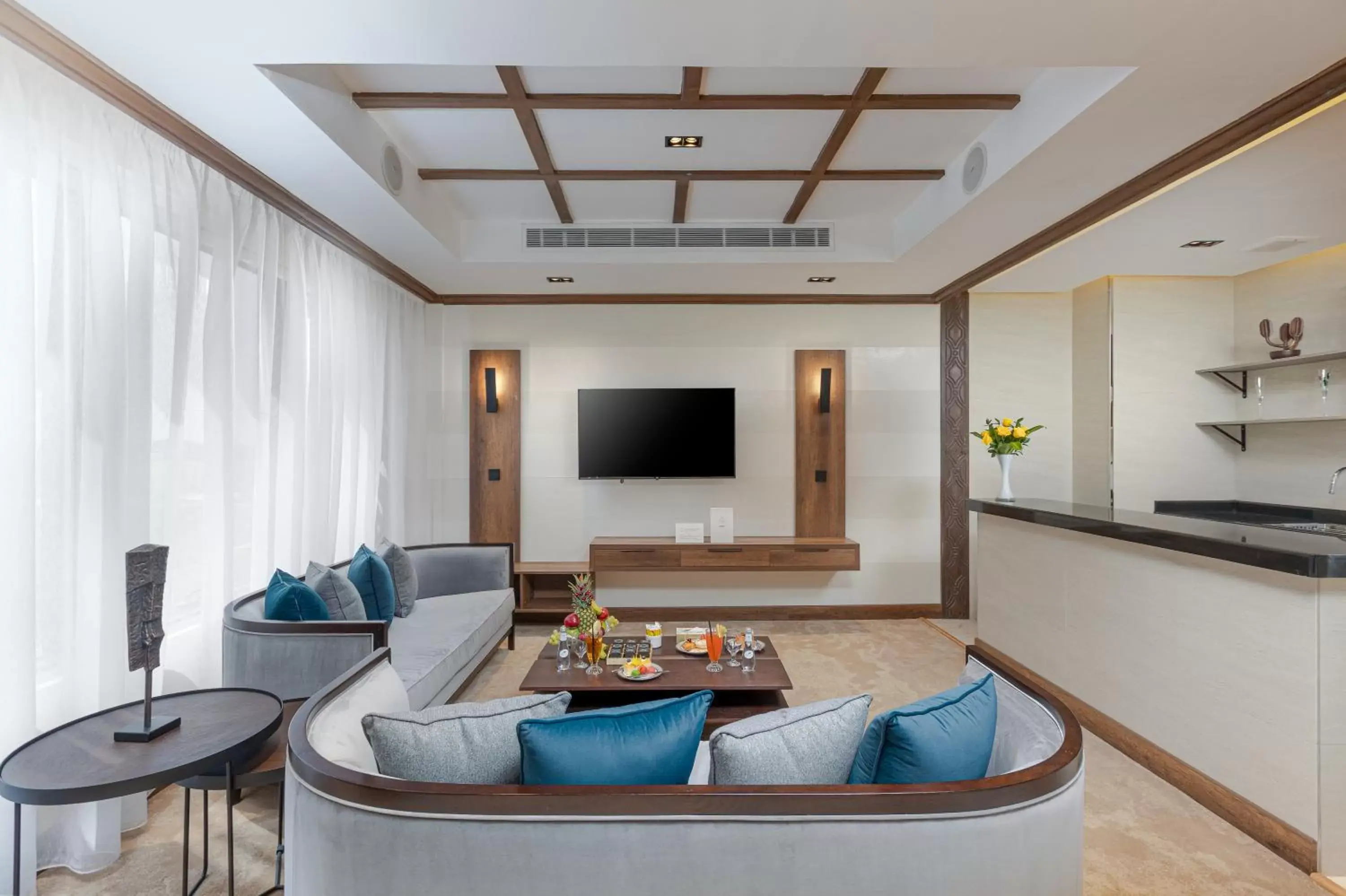 TV and multimedia, Seating Area in Madareem Crown Hotel