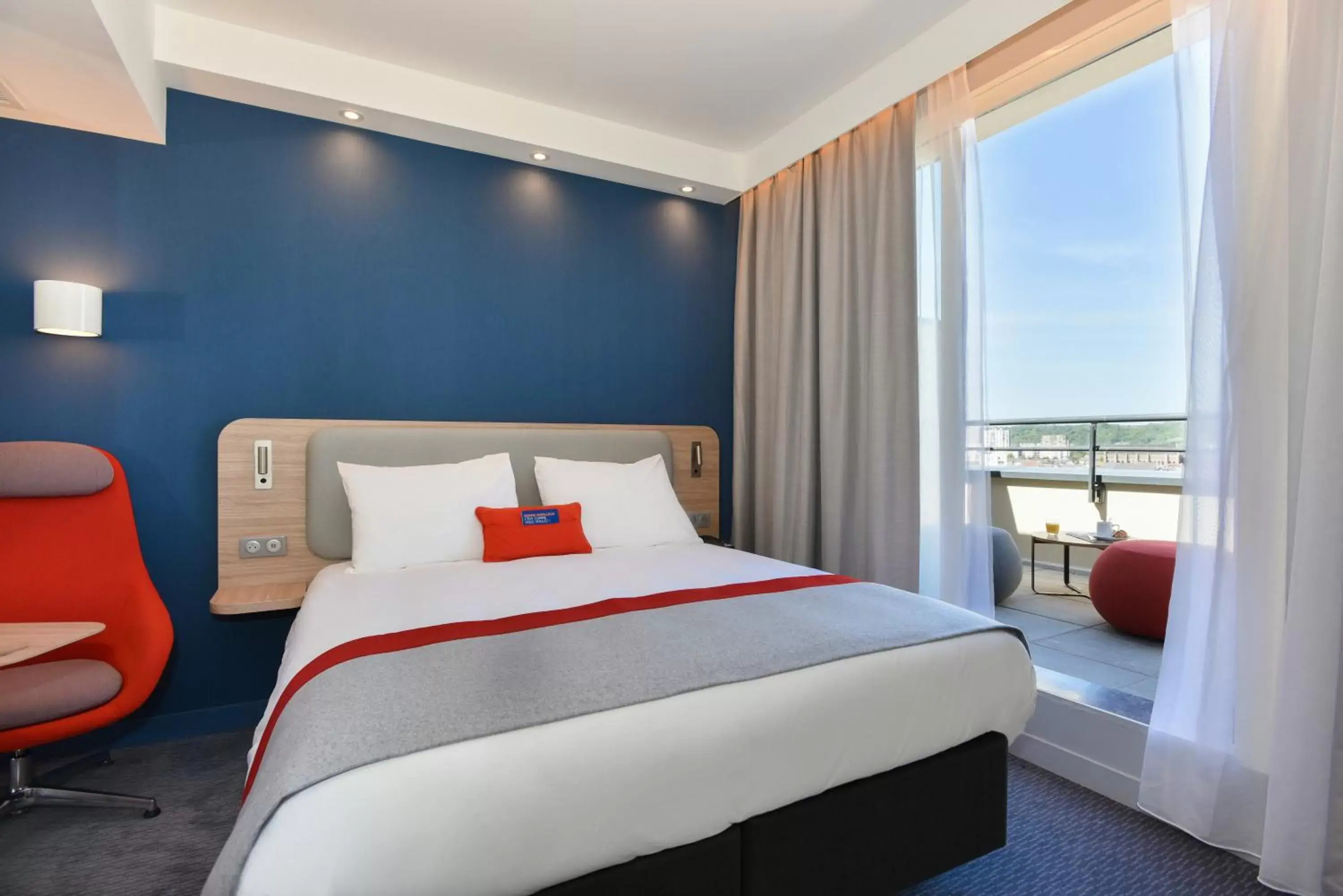 Property building, Bed in Holiday Inn Express - Rouen Centre - Rive Gauche, an IHG Hotel