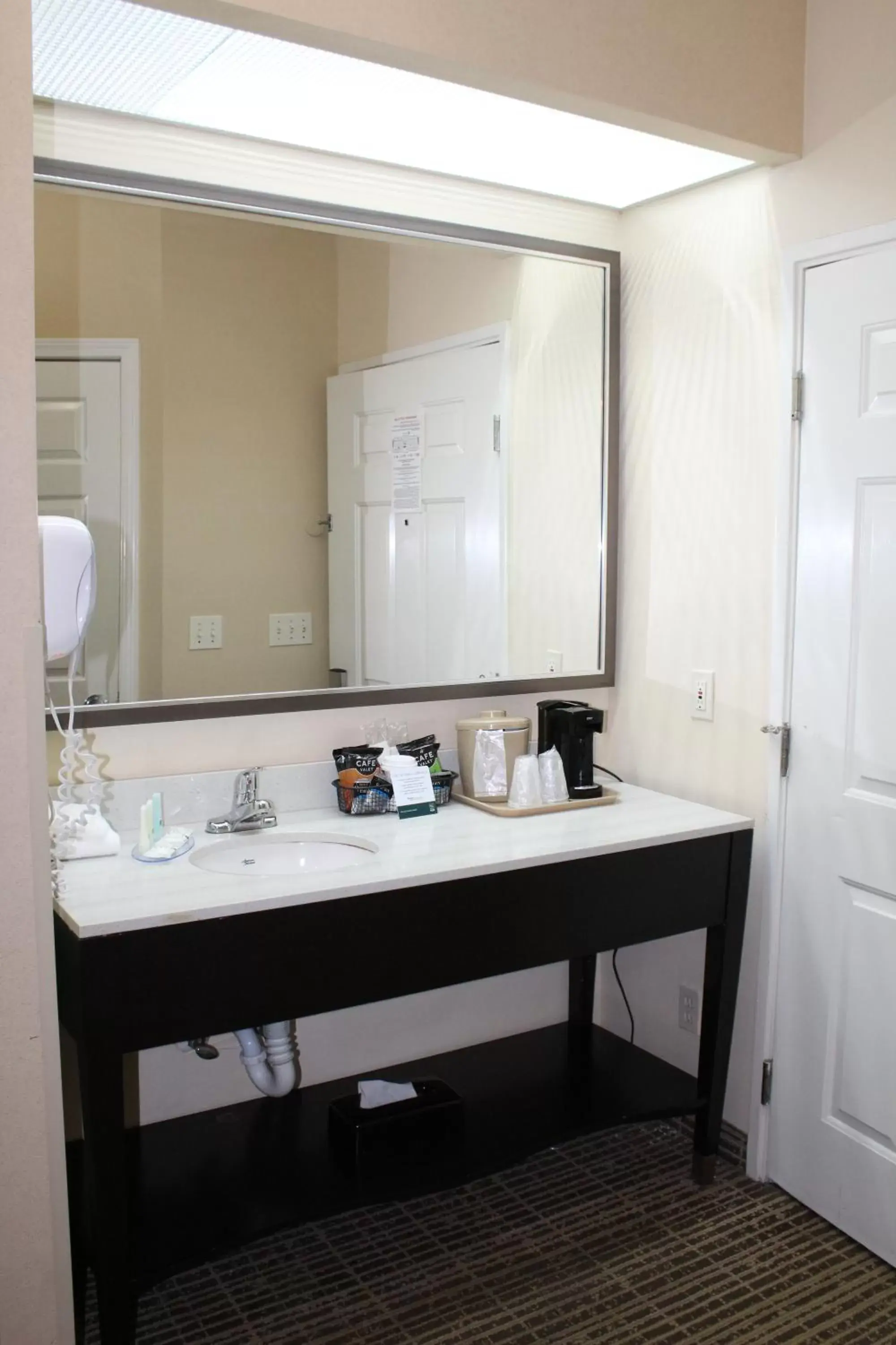 Property building, Bathroom in Quality Inn Lake City