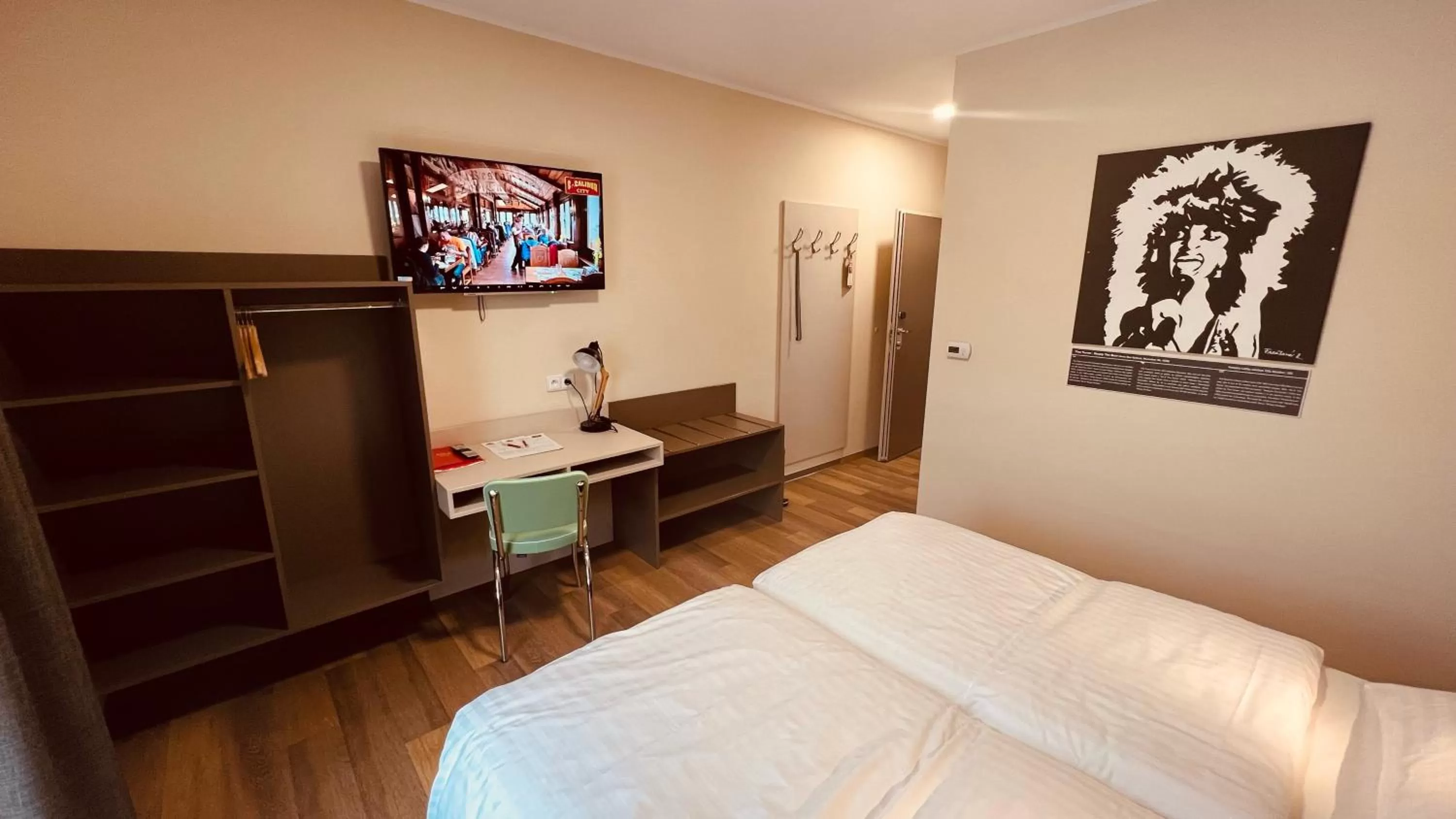 Bed in Jukebox Hotel