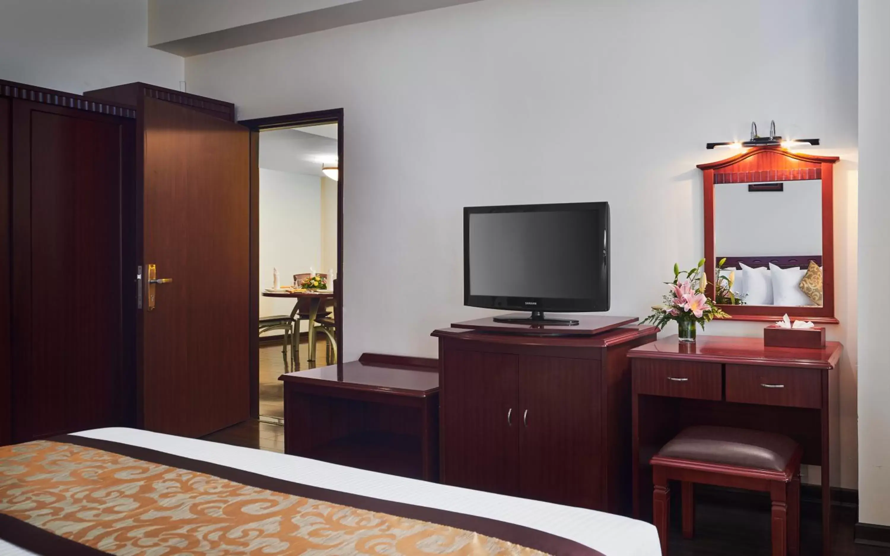 Bedroom, TV/Entertainment Center in Phnom Penh Hotel