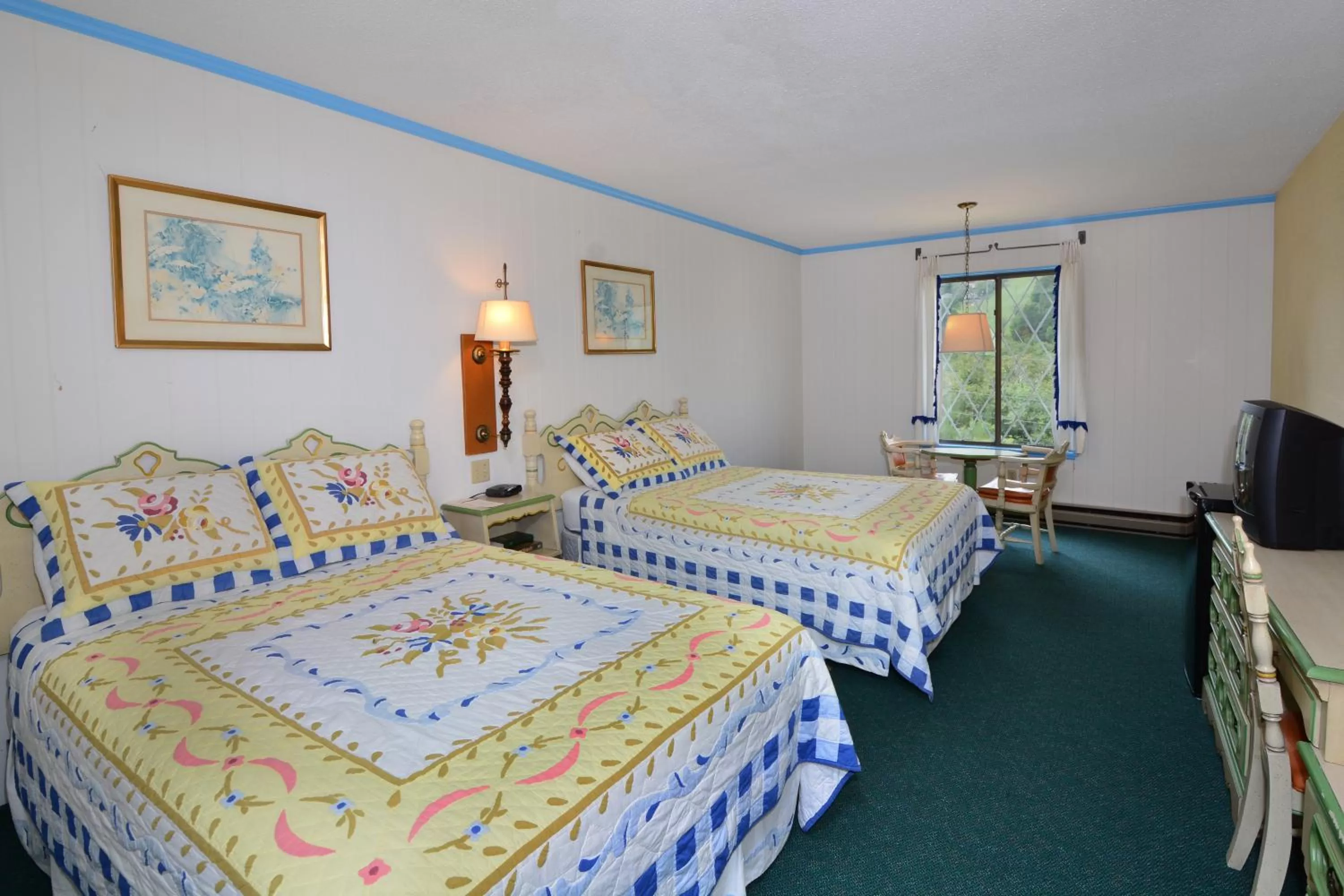 Bedroom, Bed in Top of the Beech Inn