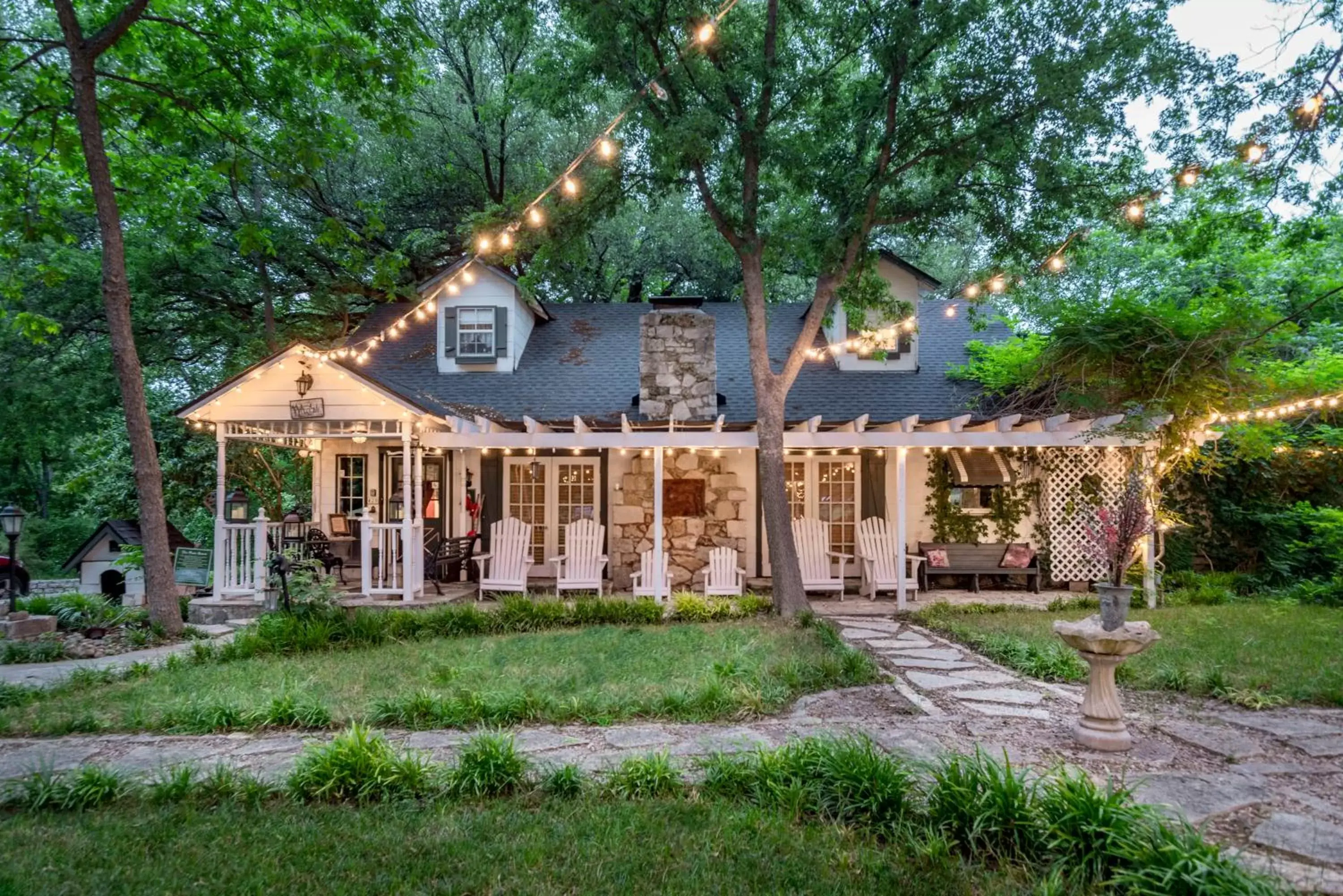 Property Building in Country Woods Inn