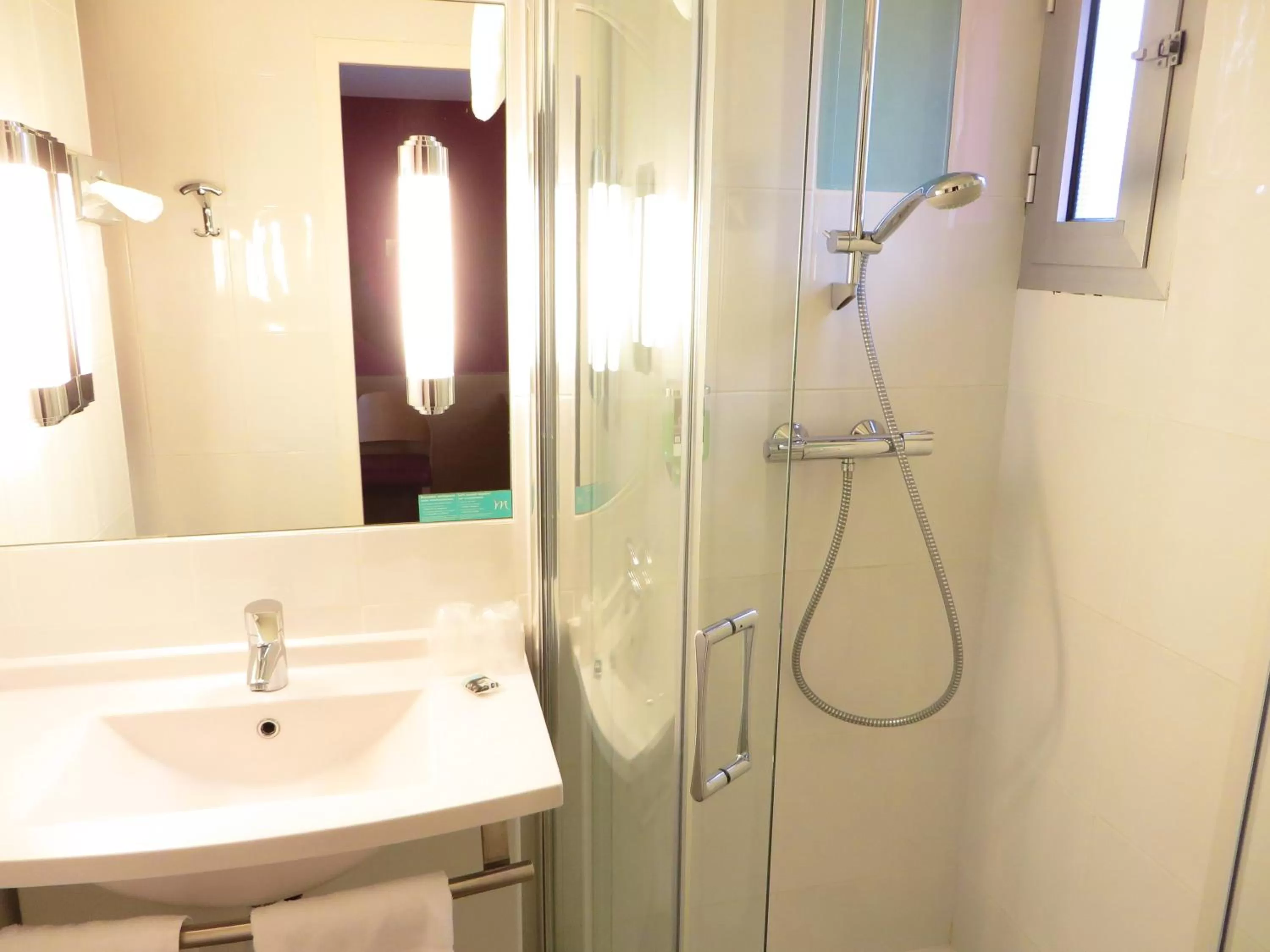 Bathroom in Mercure Hexagone Luxeuil