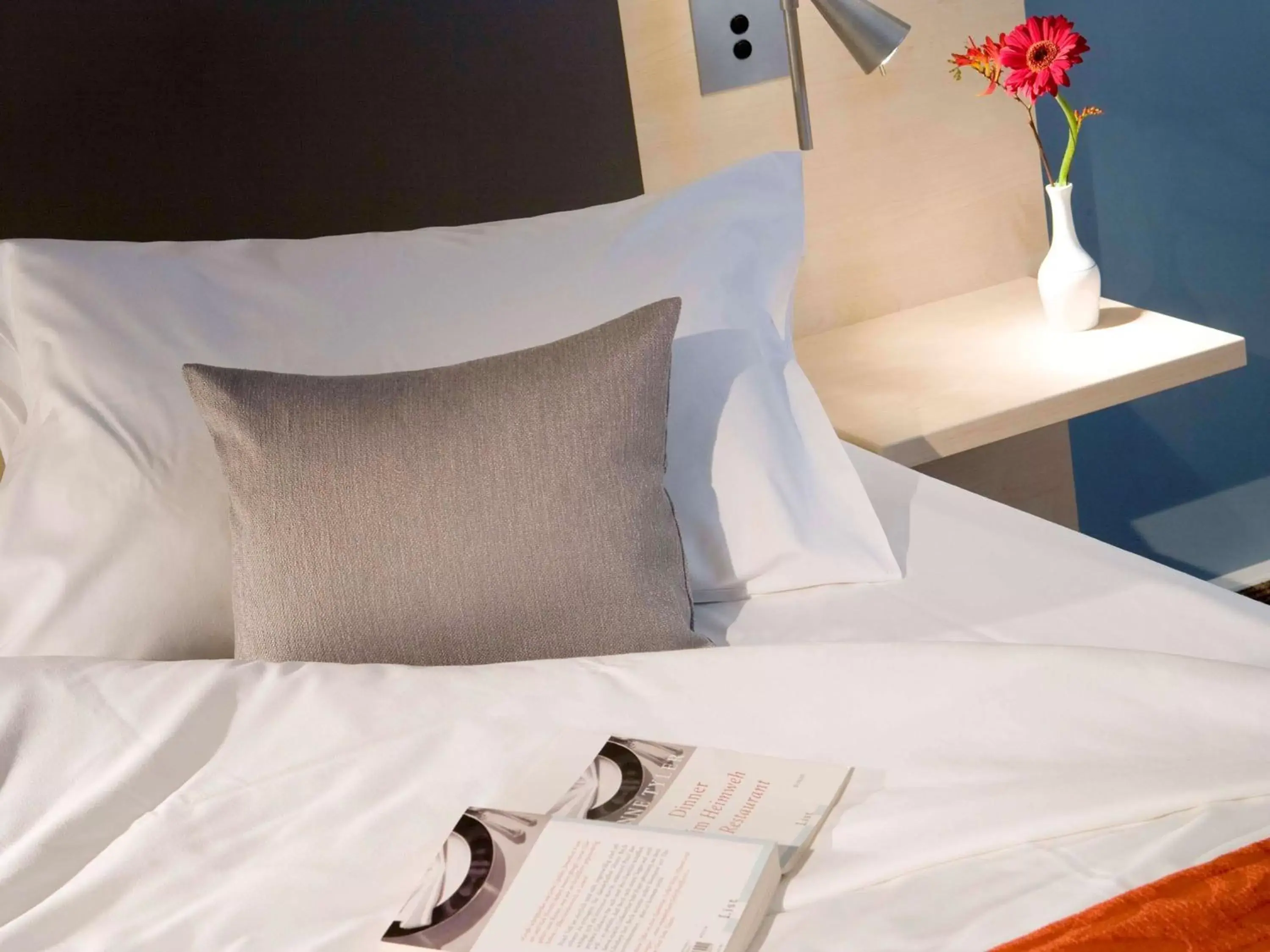 Photo of the whole room, Bed in Mercure Bonn Hardtberg Photo of the whole room, Bed in Mercure Bonn Hardtberg