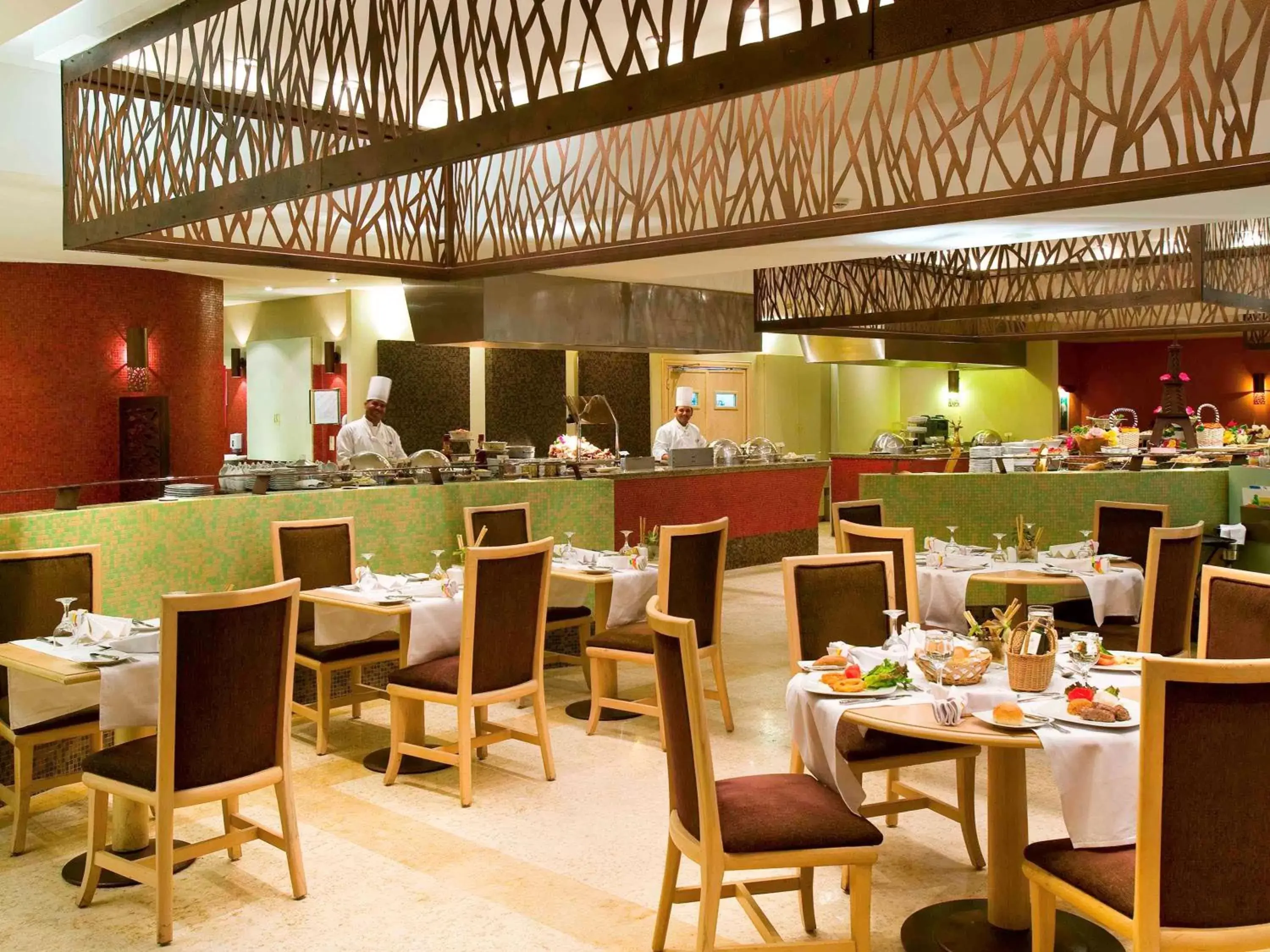 Restaurant/Places to Eat in Novotel Cairo Airport