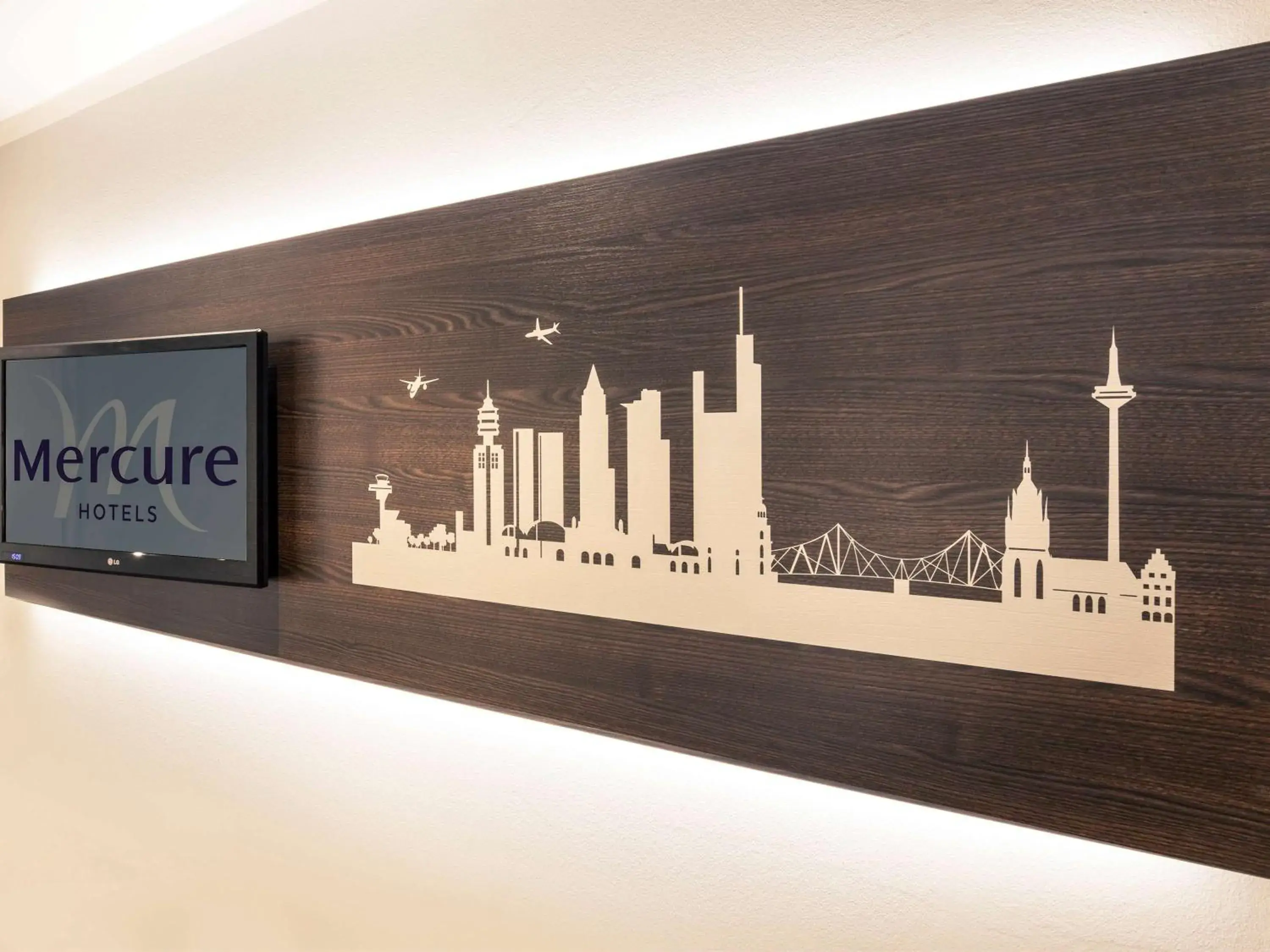 Photo of the whole room, Property Logo/Sign in Mercure Frankfurt City Messe