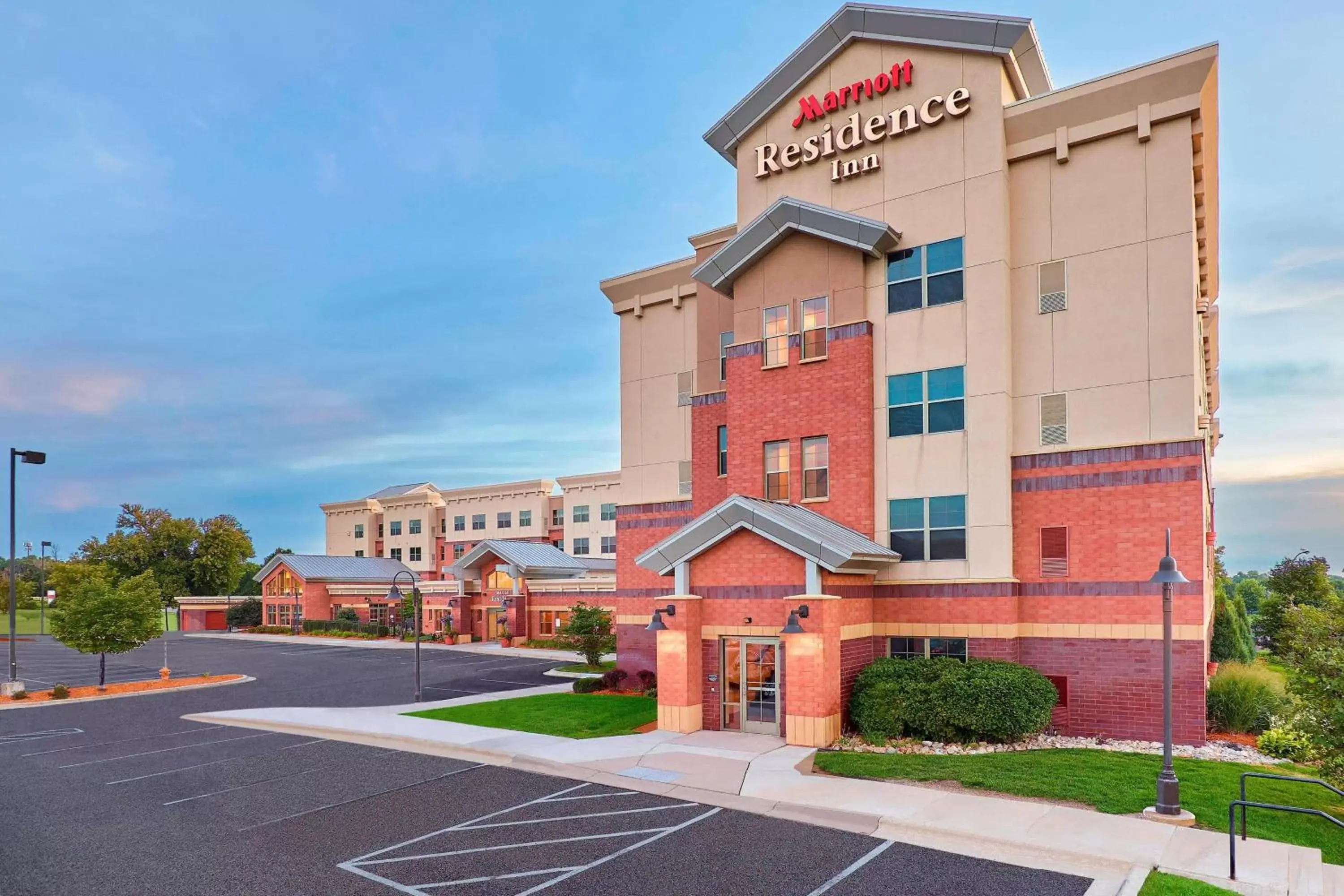 Property Building in Residence Inn Minneapolis Plymouth