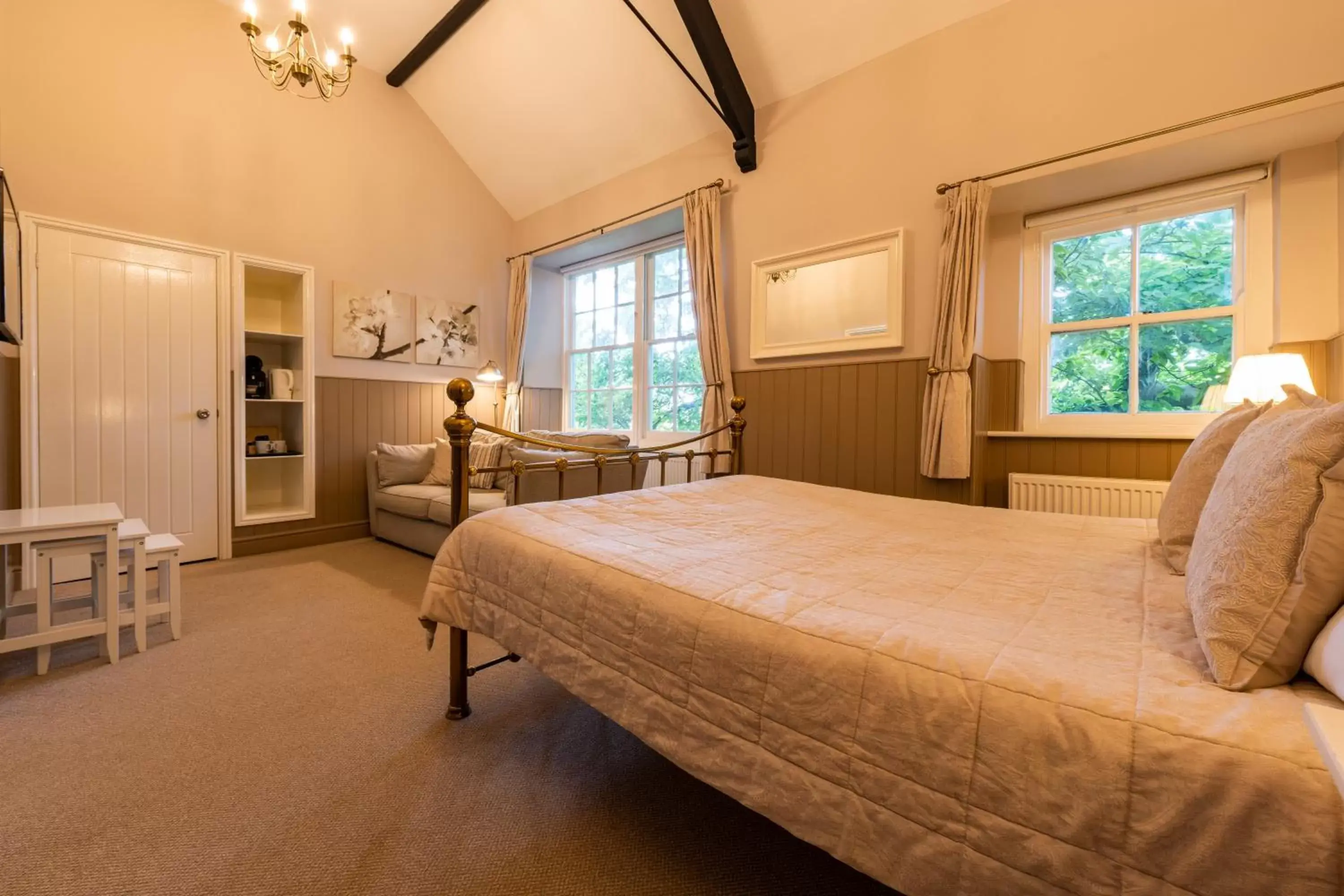 Bedroom, Bed in Swan Hotel
