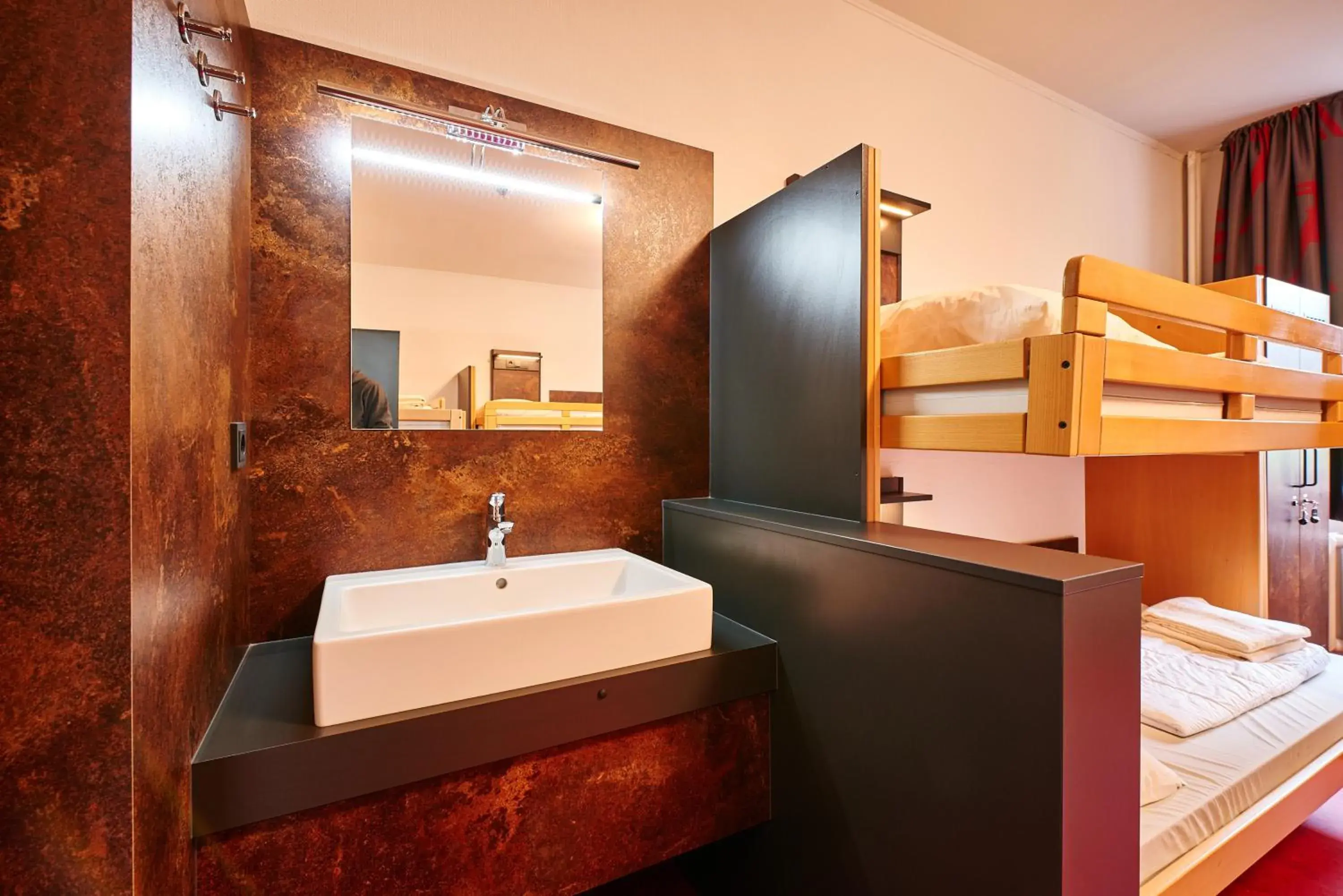 Photo of the whole room, Bathroom in DJH Jugendgastehaus Adolph Kolping