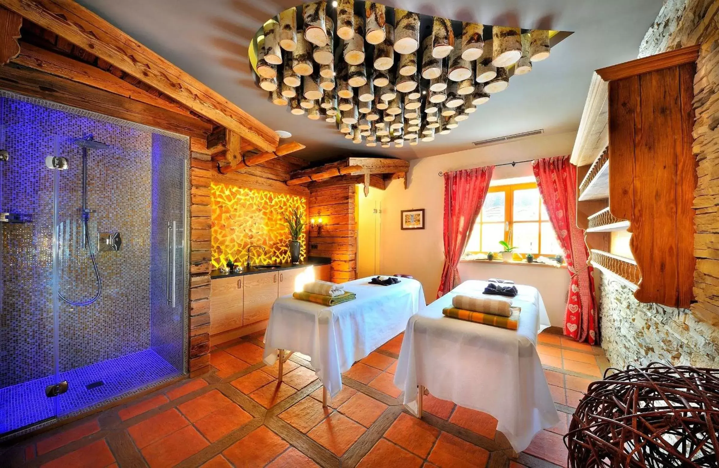 Massage, Lounge/Bar in Hotel Alpine Palace