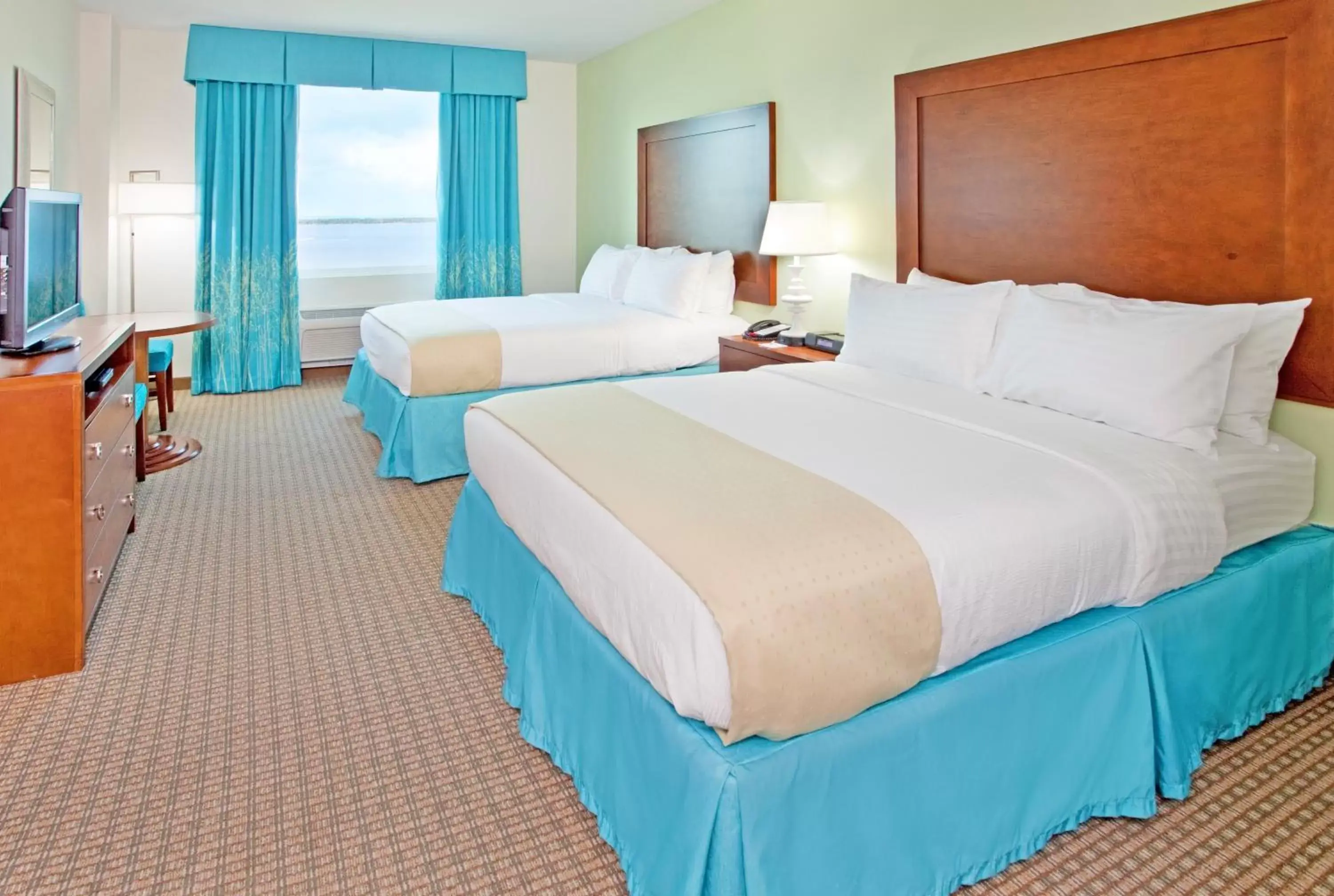 Bedroom, Bed in Holiday Inn Resort Pensacola Beach, an IHG Hotel