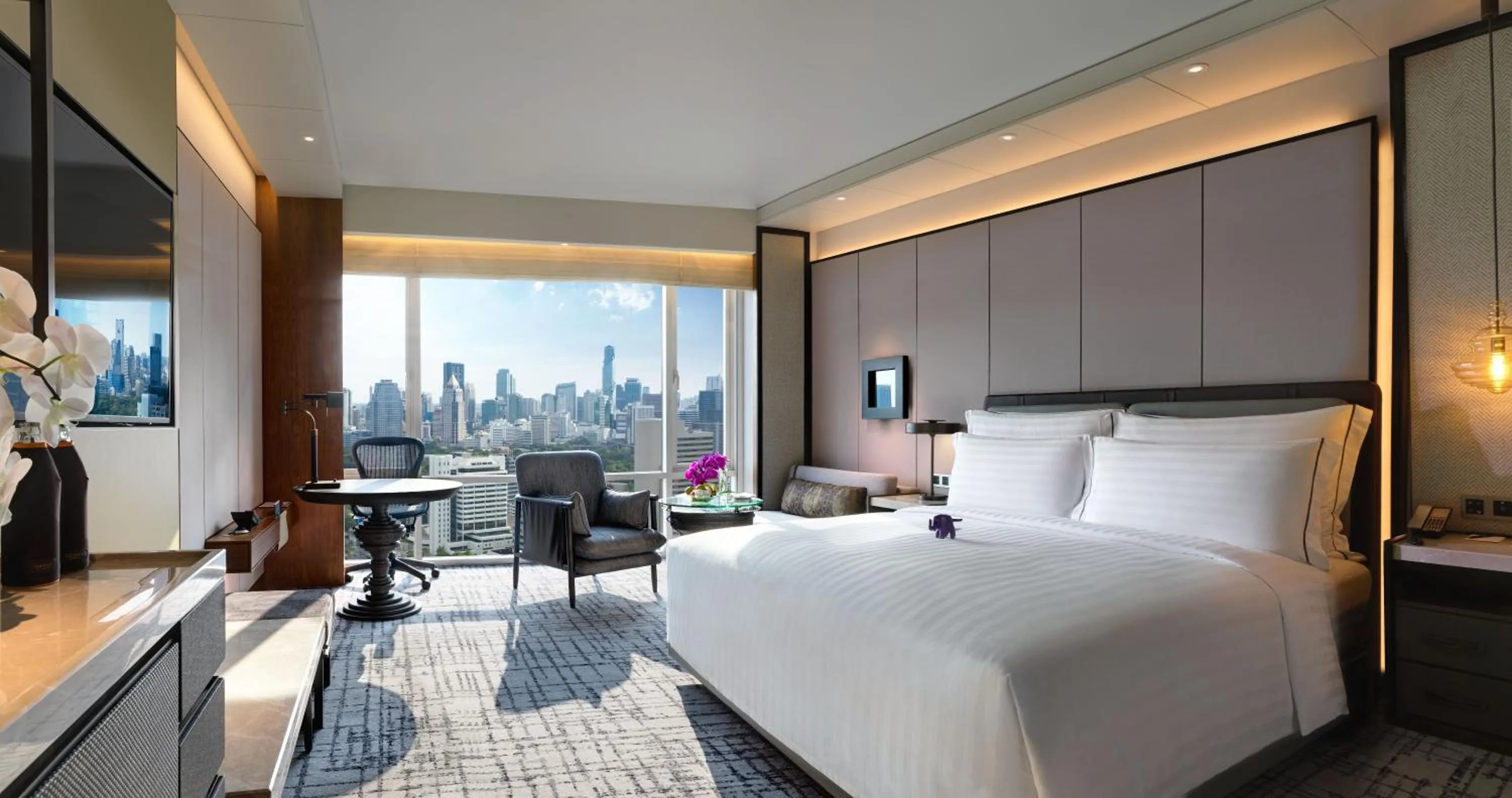 Bedroom, Bed in Conrad Bangkok