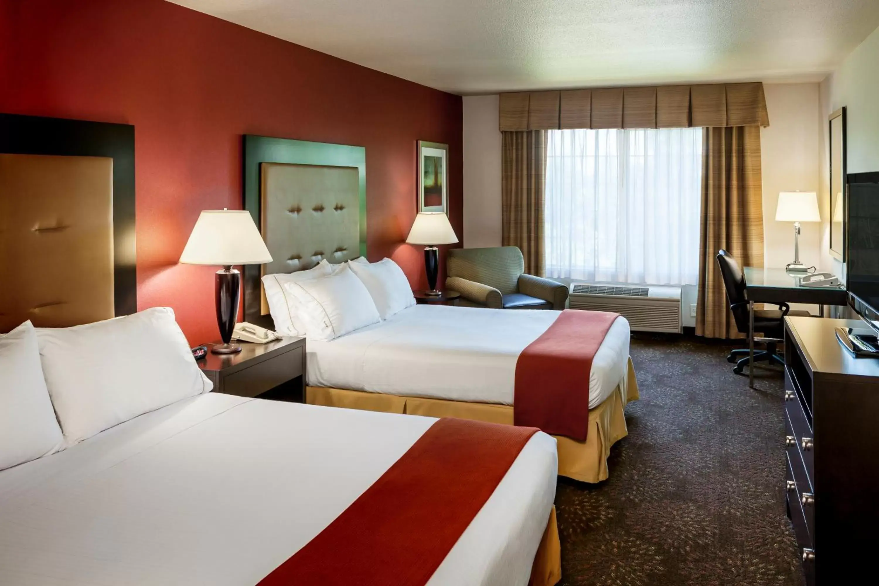 Photo of the whole room, Bed in Holiday Inn Express Corvallis-On the River, an IHG Hotel