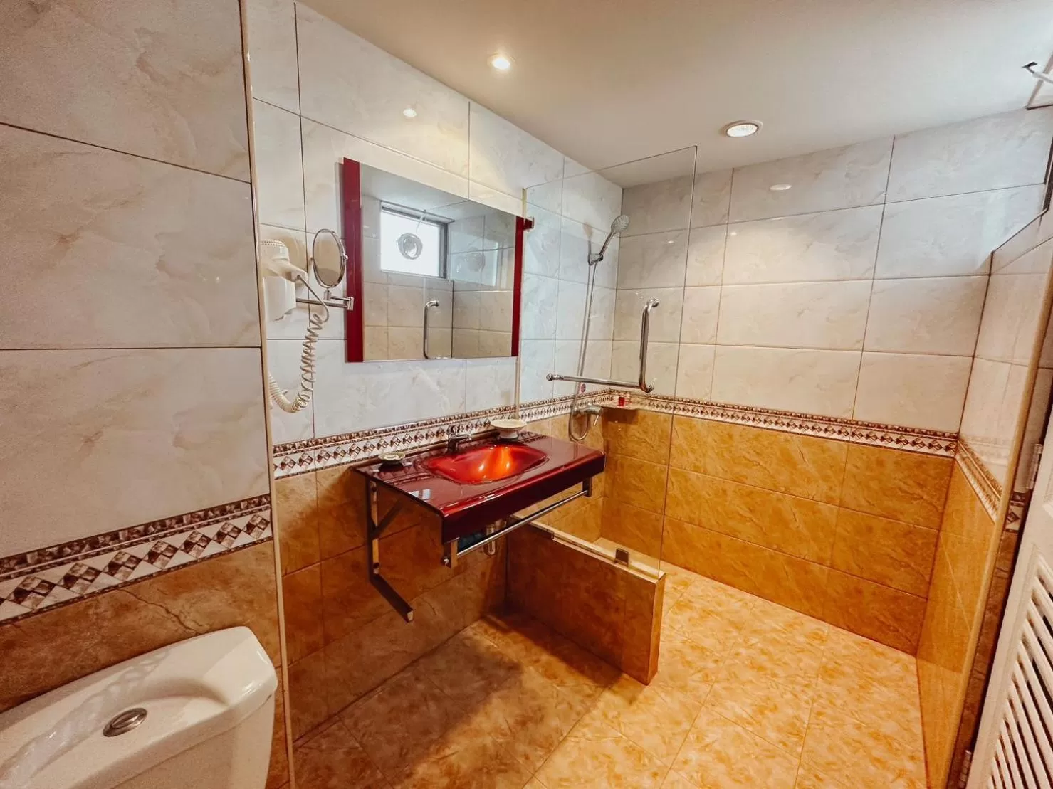 Bathroom in Hotel De Khuvieng