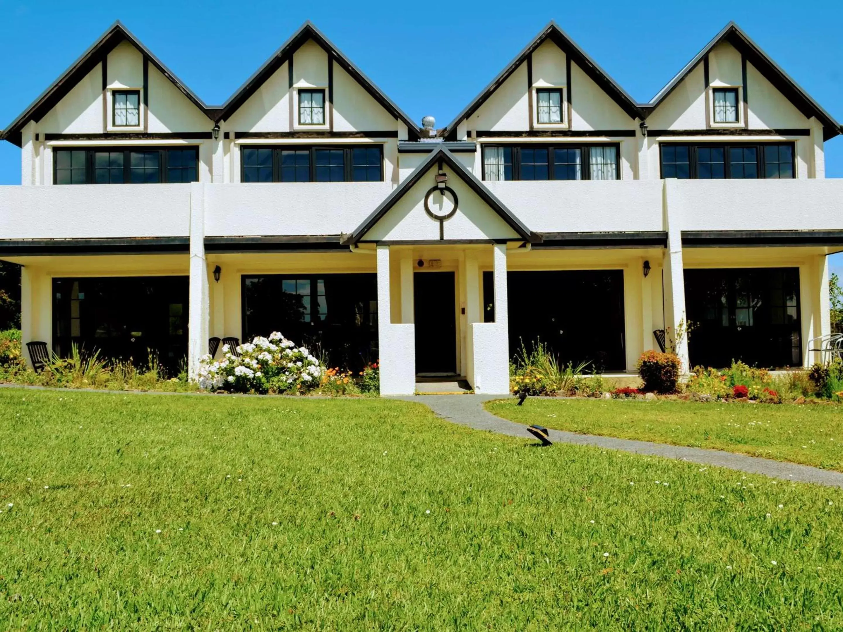 Property Building in Salty Dog Inn