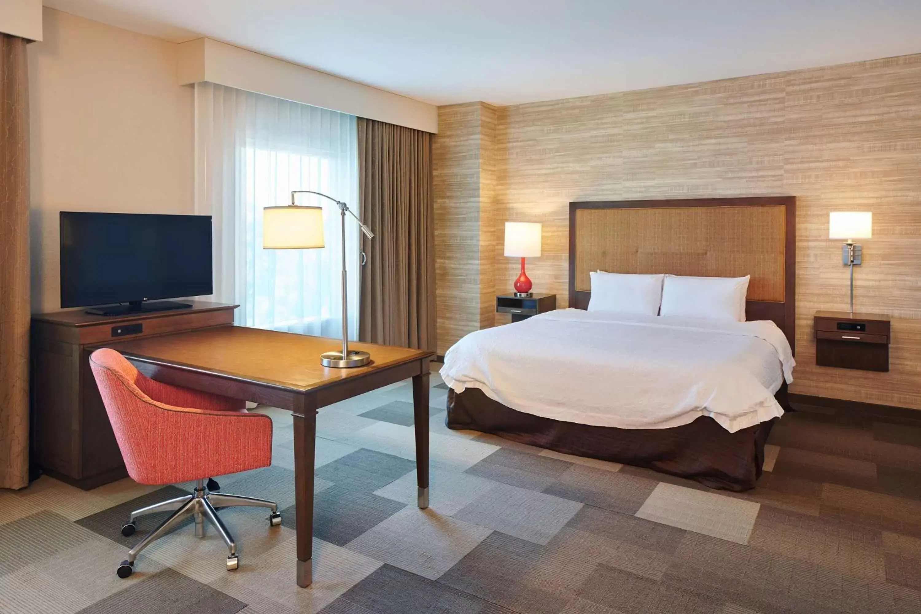 Bedroom, Bed in Hampton Inn & Suites Oahu/Kapolei, HI - FREE Breakfast