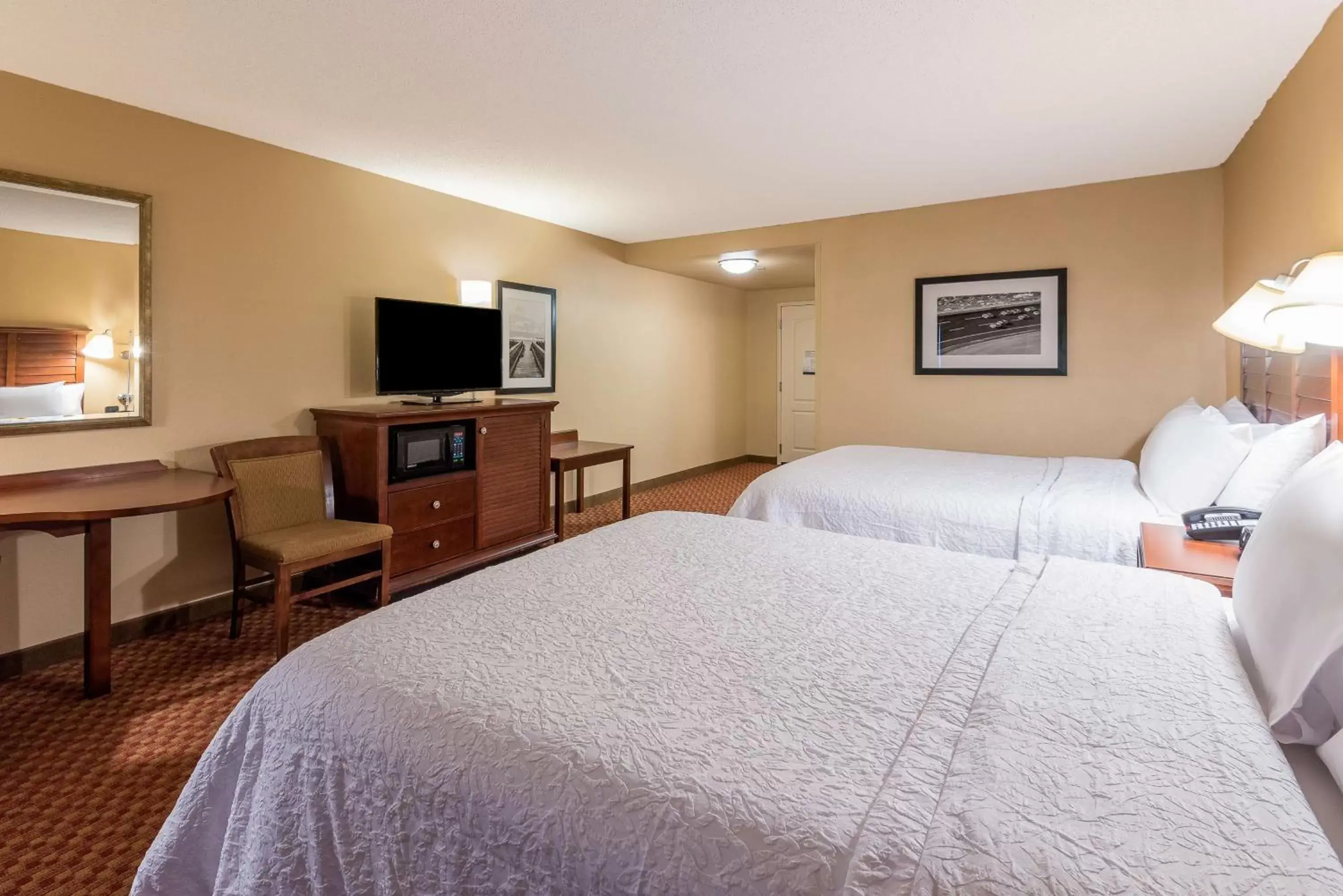 Bed in Hampton Inn By Hilton & Suites Florence-North/I-95