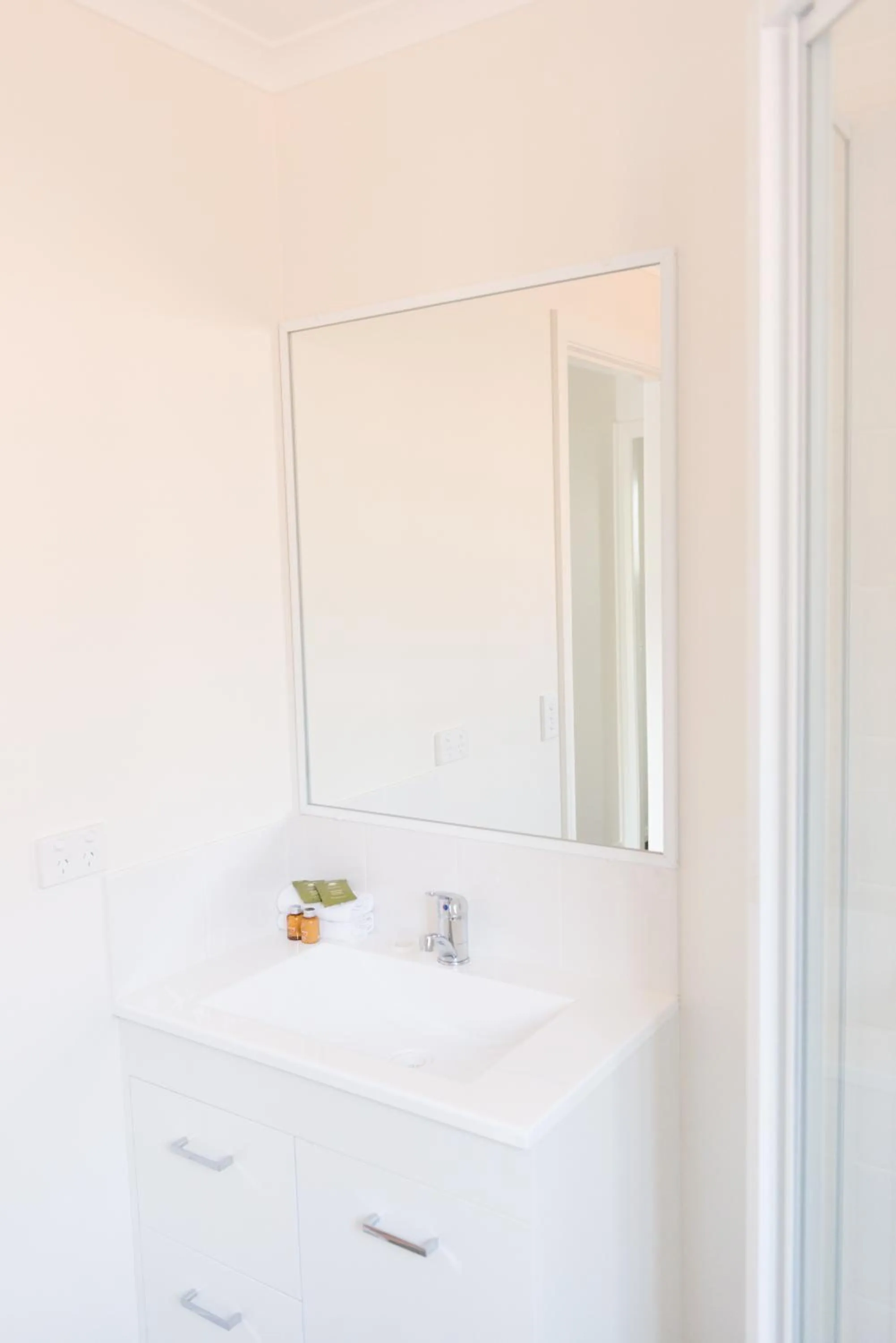 Bathroom in Ballarat Colonial Motor Inn