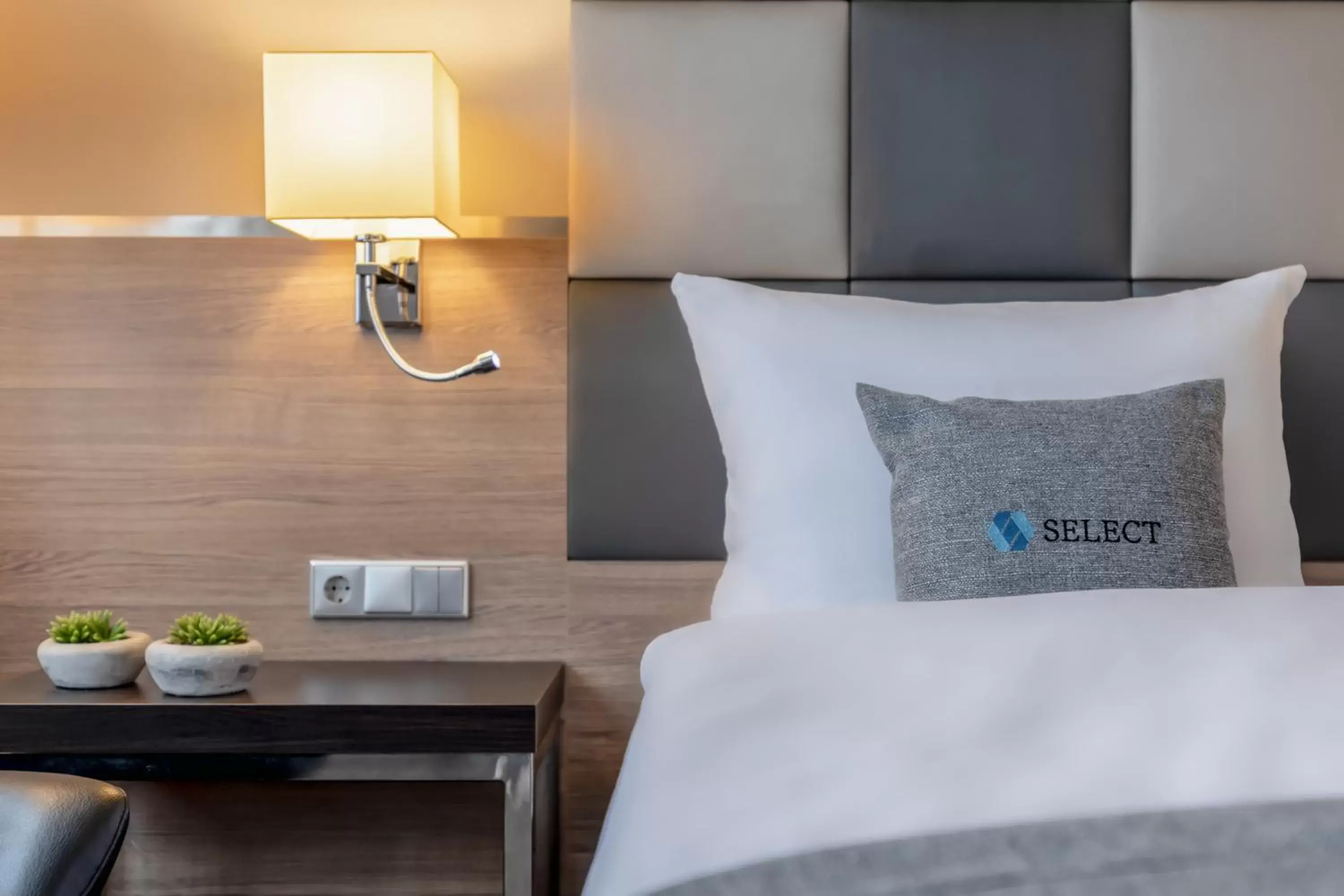 Bed in Select Hotel Berlin Spiegelturm