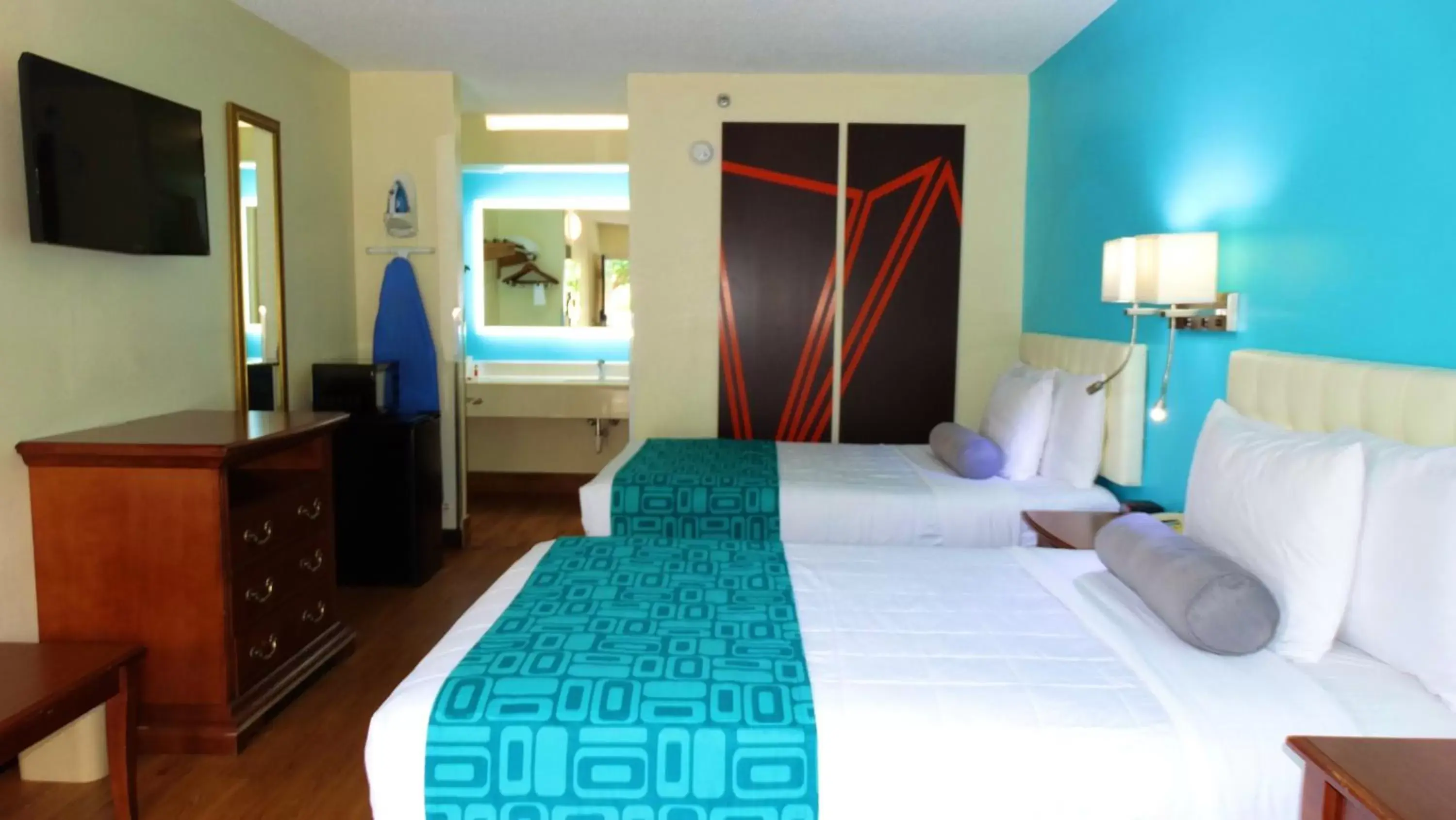 Photo of the whole room, Bed in Howard Johnson by Wyndham Savannah GA Photo of the whole room, Bed in Howard Johnson by Wyndham Savannah GA