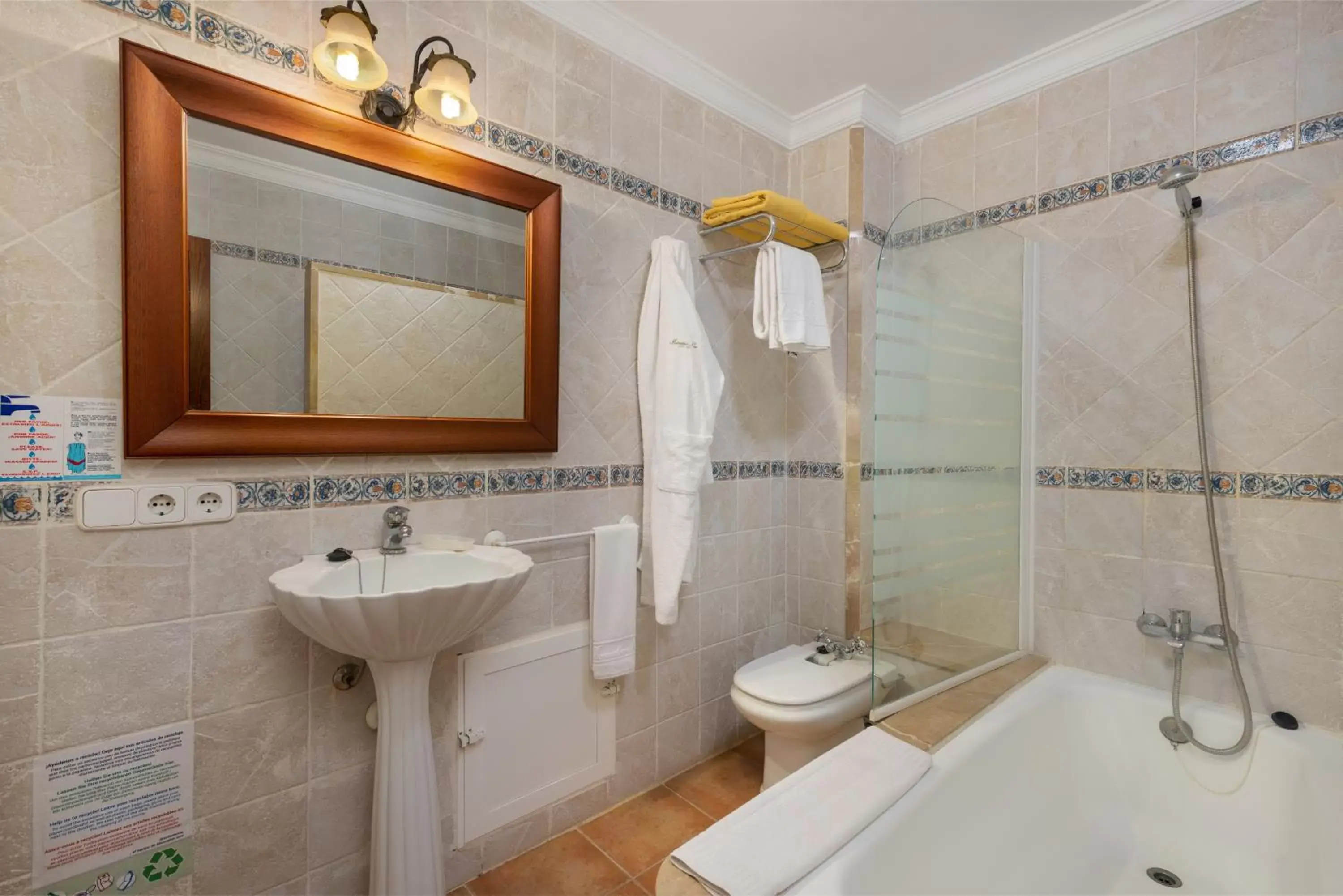 Decorative detail, Bathroom in Monnaber Nou Finca Hotel & Spa