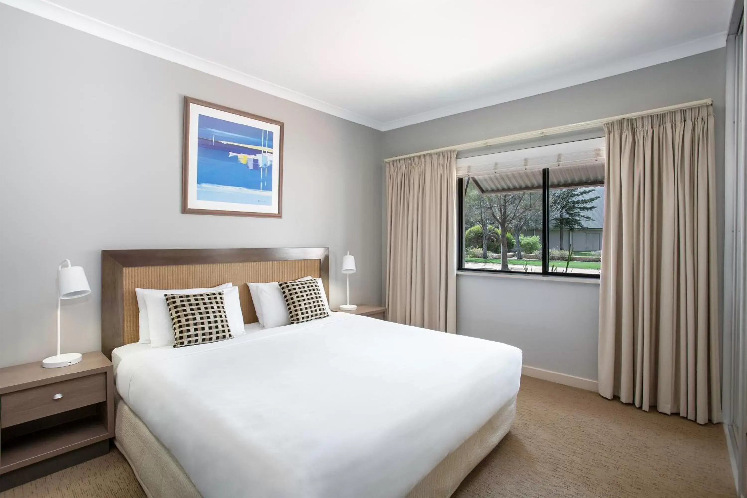 Bedroom, Bed in Mantra Geraldton