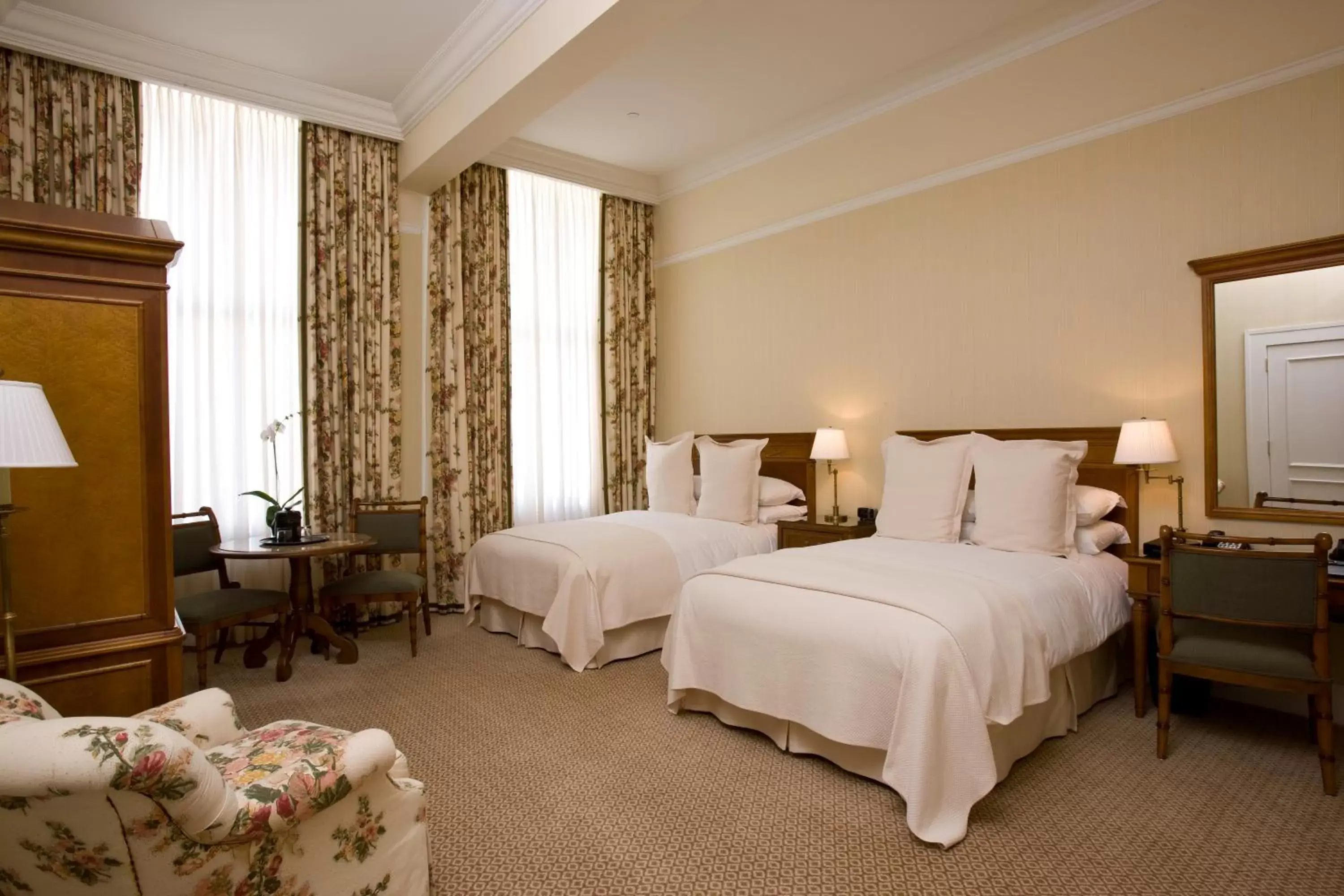 Bedroom, Bed in Capital Hotel