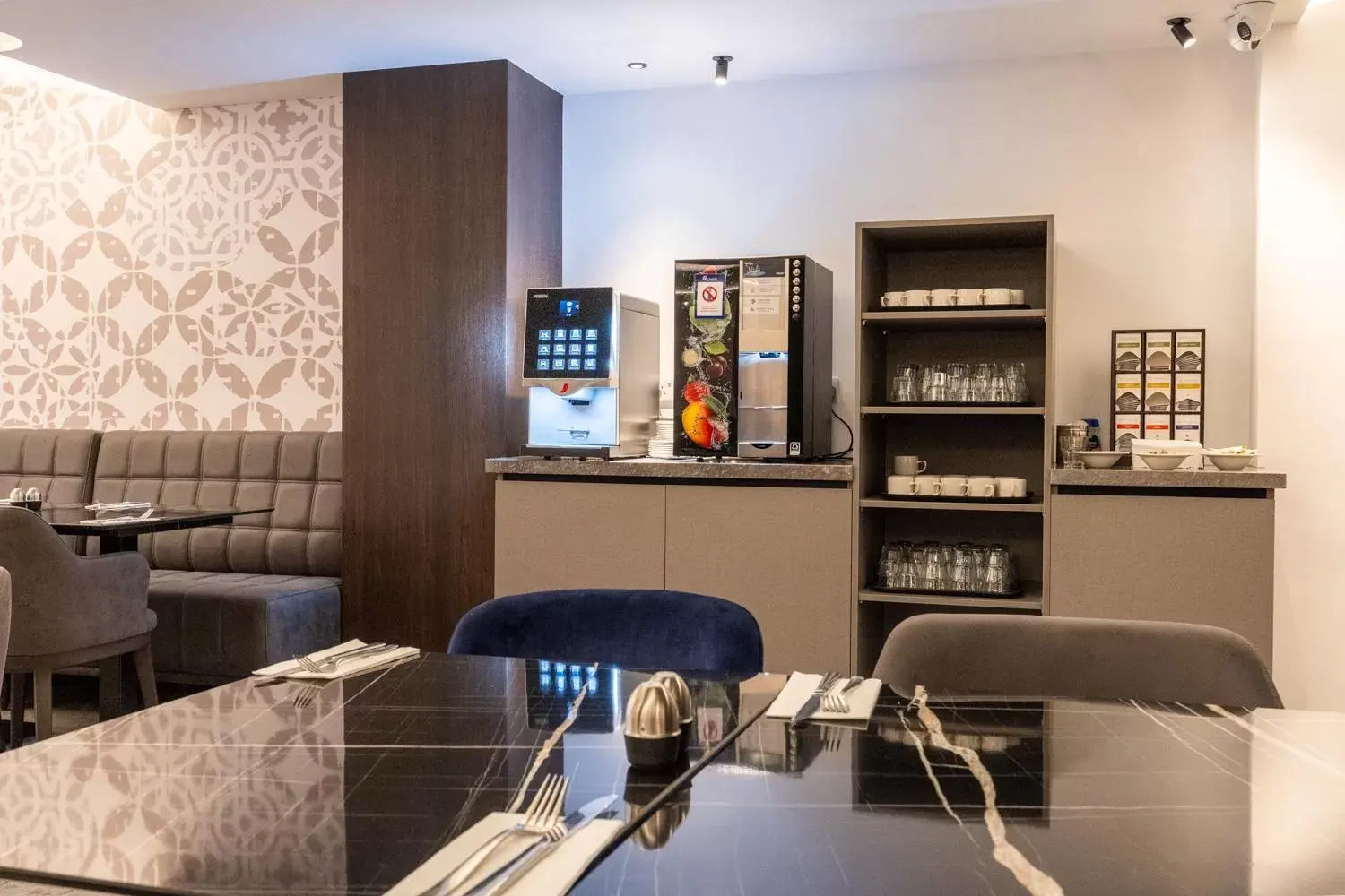 Restaurant/places to eat in Alavits Hotel by ST Hotels Restaurant/places to eat in Alavits Hotel by ST Hotels