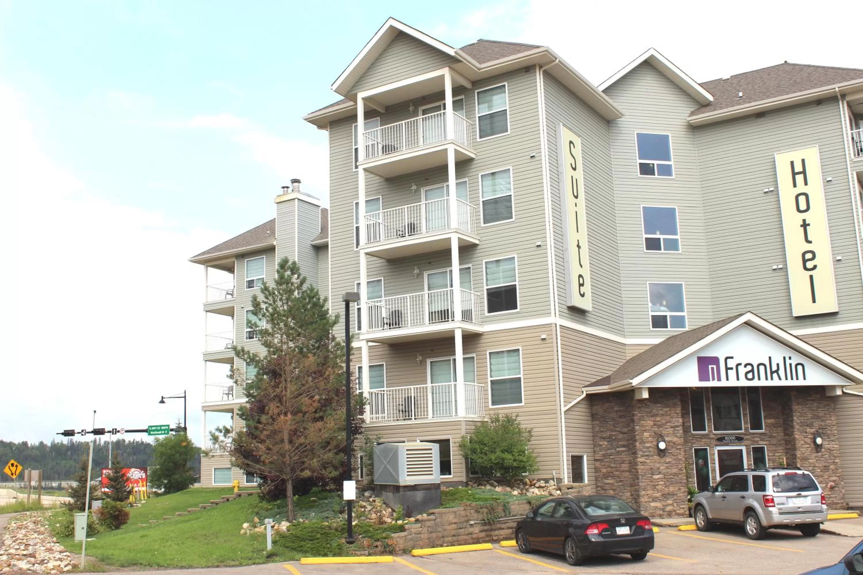 Property building in Franklin Suite Hotel