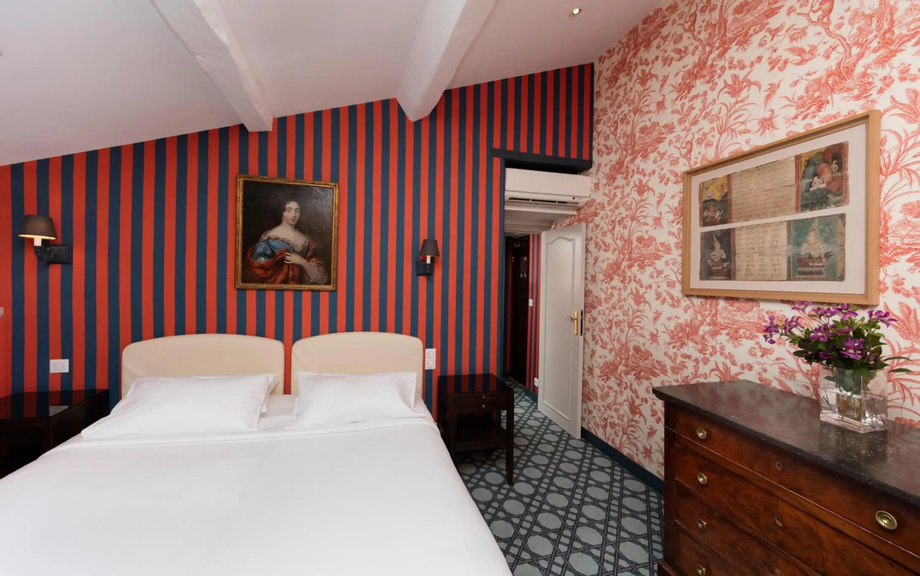 Bed in Hotel Saint Germain