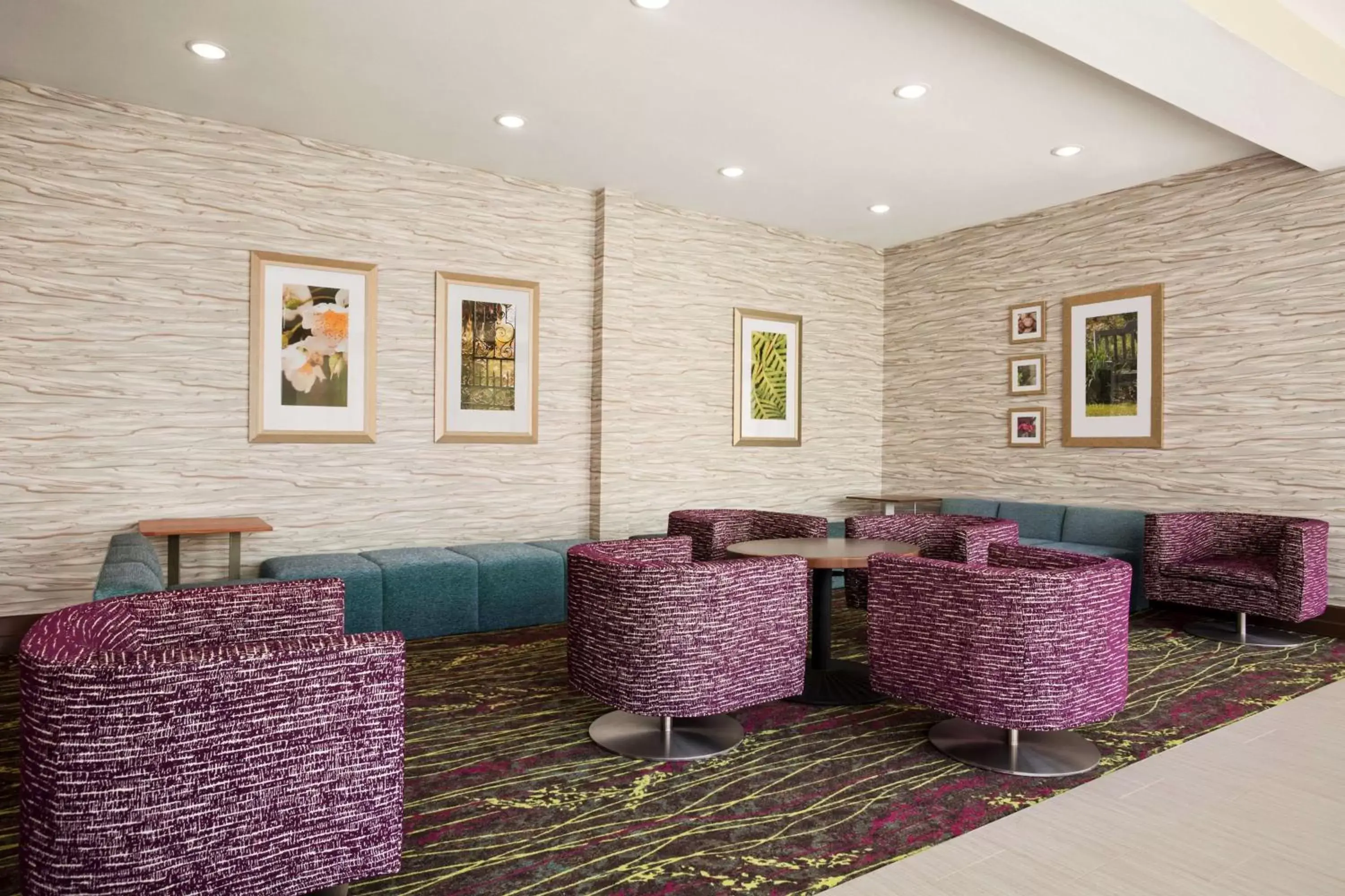 Lobby or reception, Lounge/Bar in Hilton Garden Inn Houston-Baytown