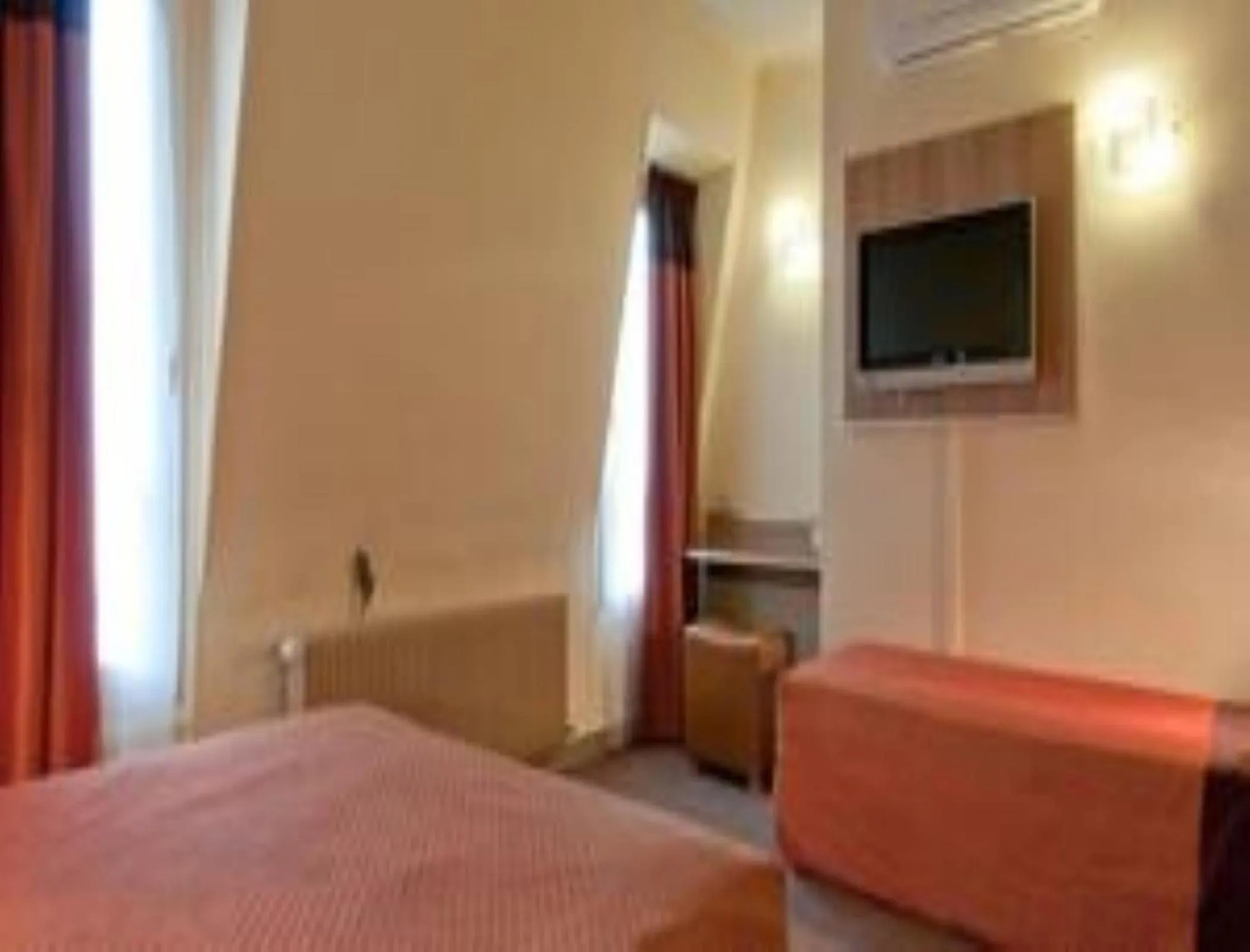 Bed in Hôtel de France Quartier Latin