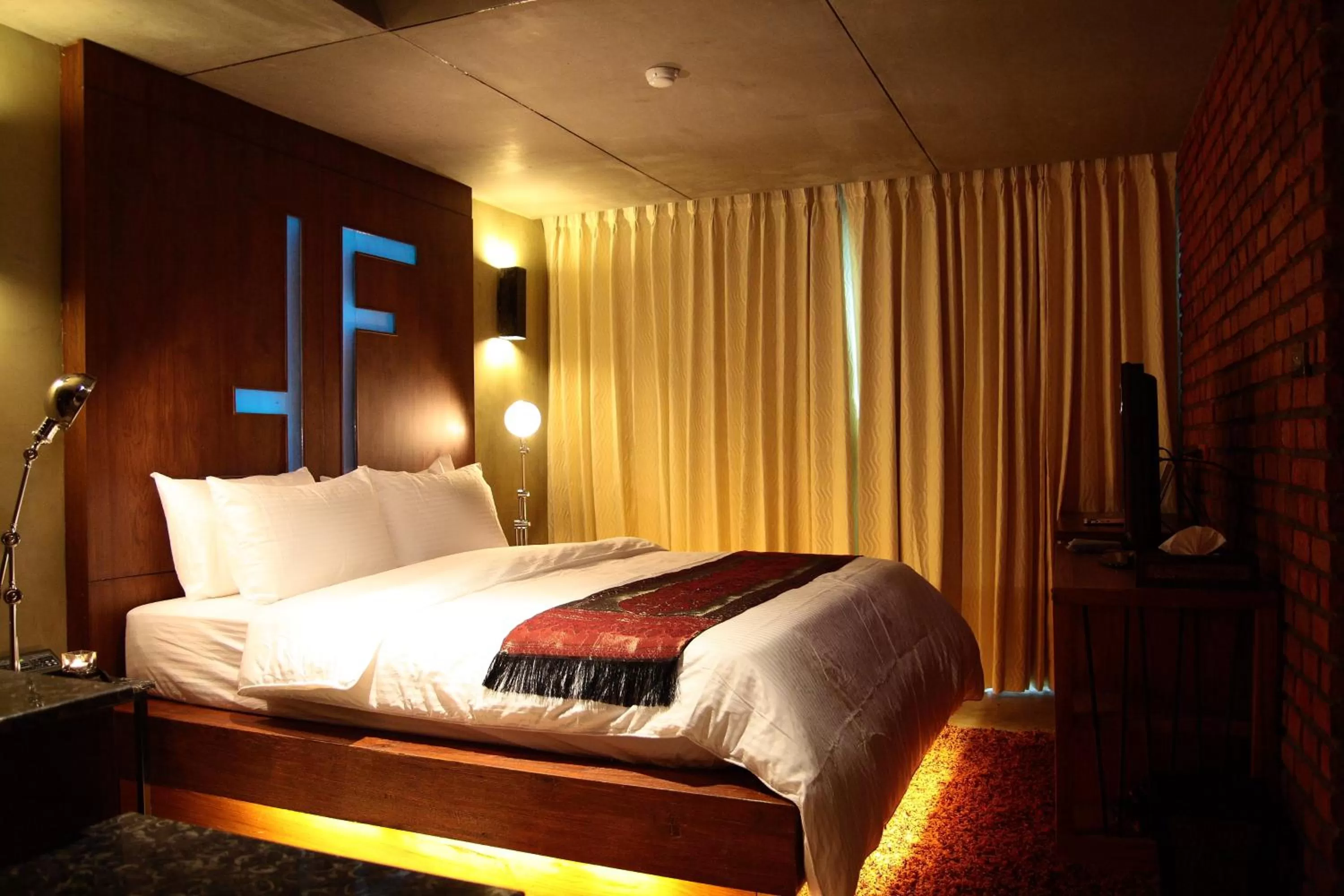 Photo of the whole room, Bed in The Fusion Suites