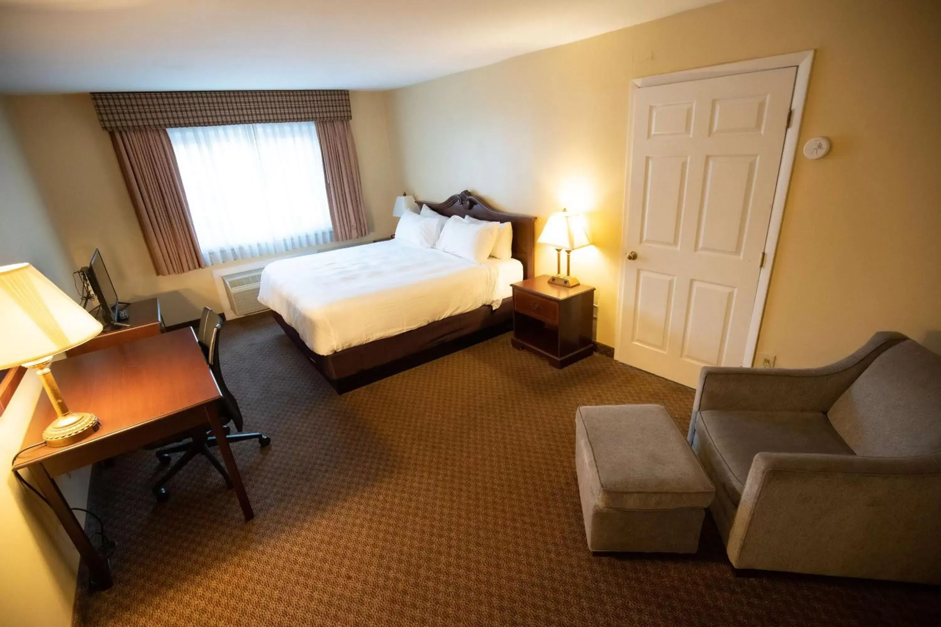 Bedroom, Bed in Best Western of Lake George