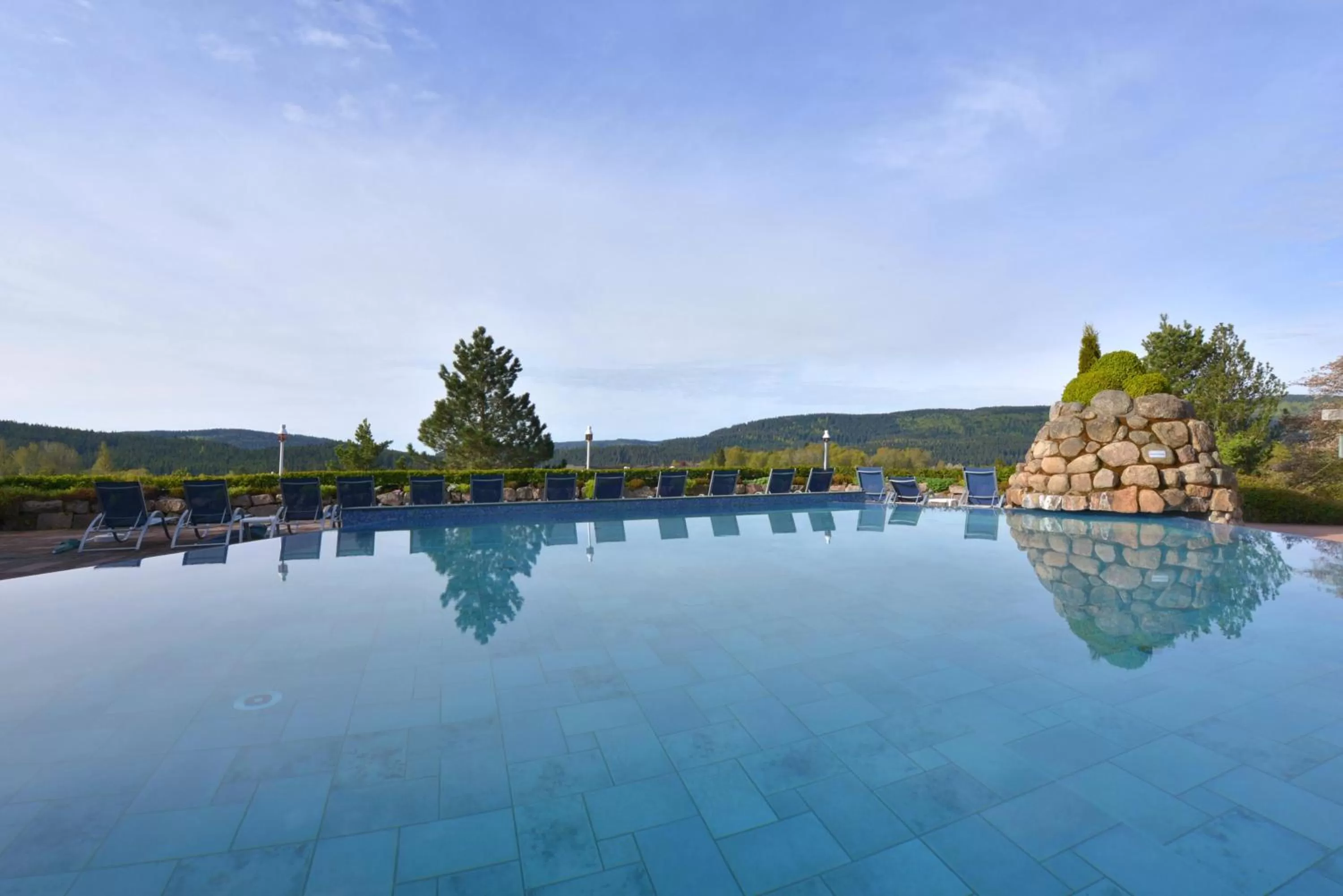 Swimming pool in Hotel Vier Jahreszeiten am Schluchsee