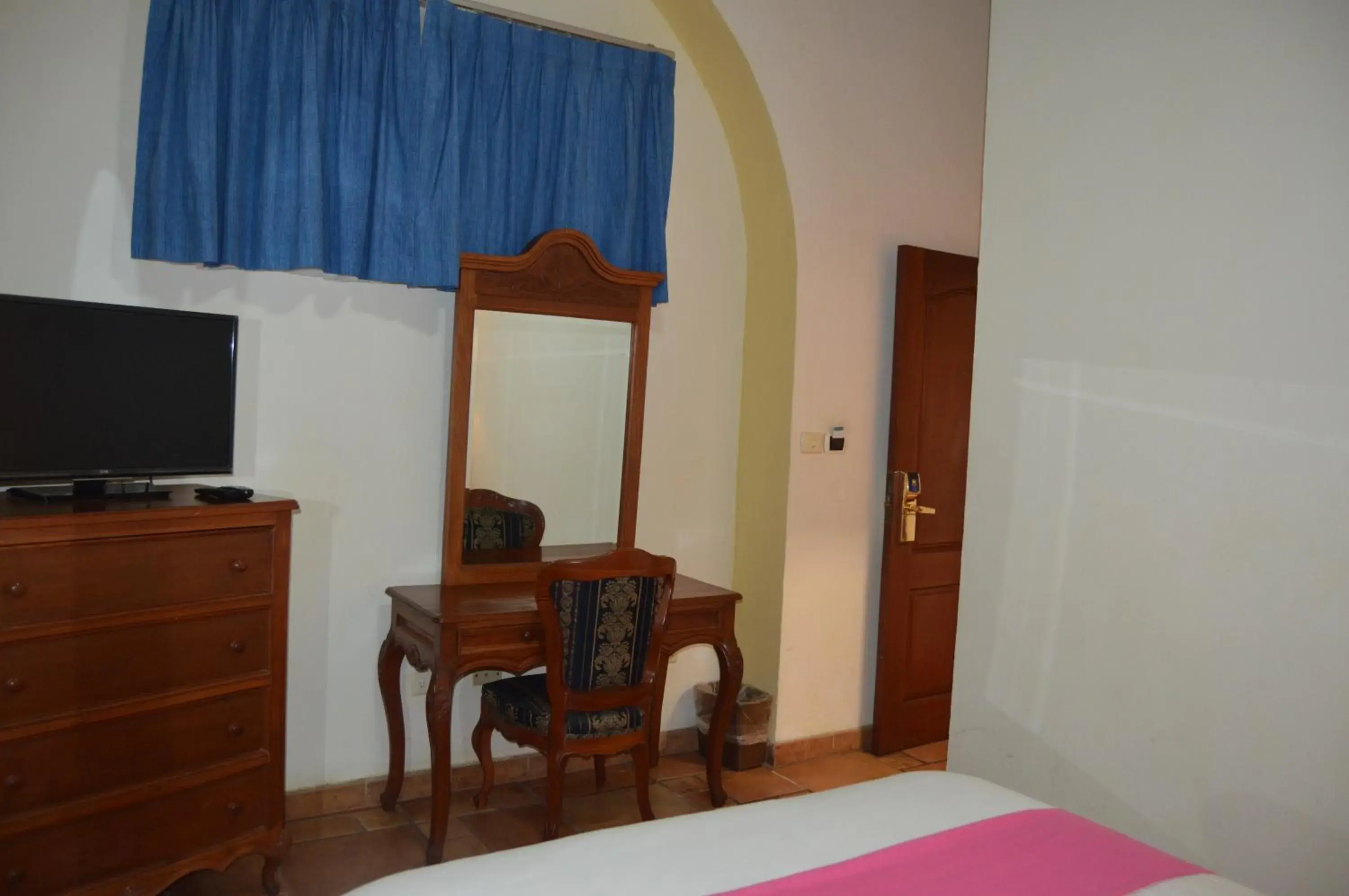 Bedroom, TV/Entertainment Center in Hotel Meson del Mar