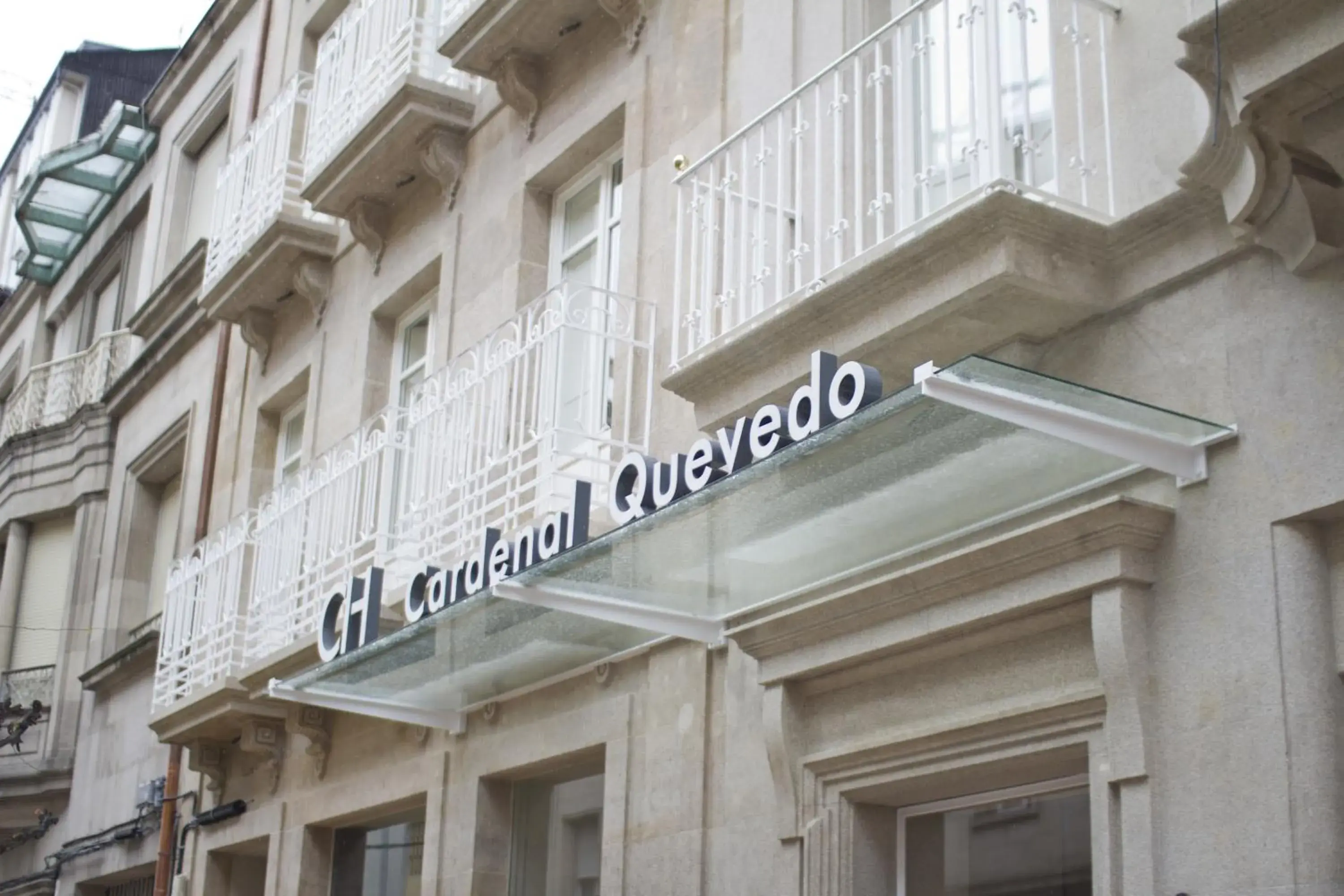 Facade/entrance in Carris Cardenal Quevedo