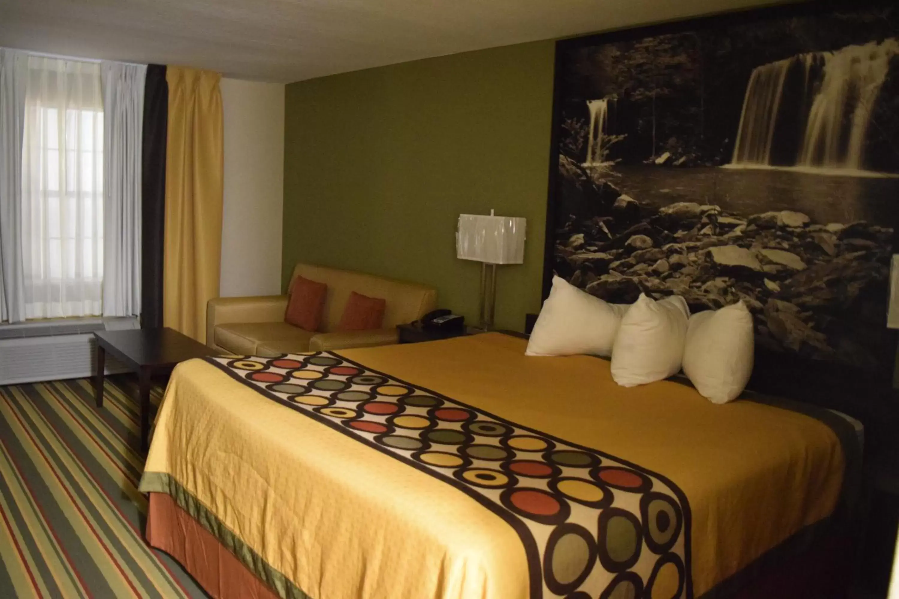 Photo of the whole room, Bed in Super 8 by Wyndham Paragould