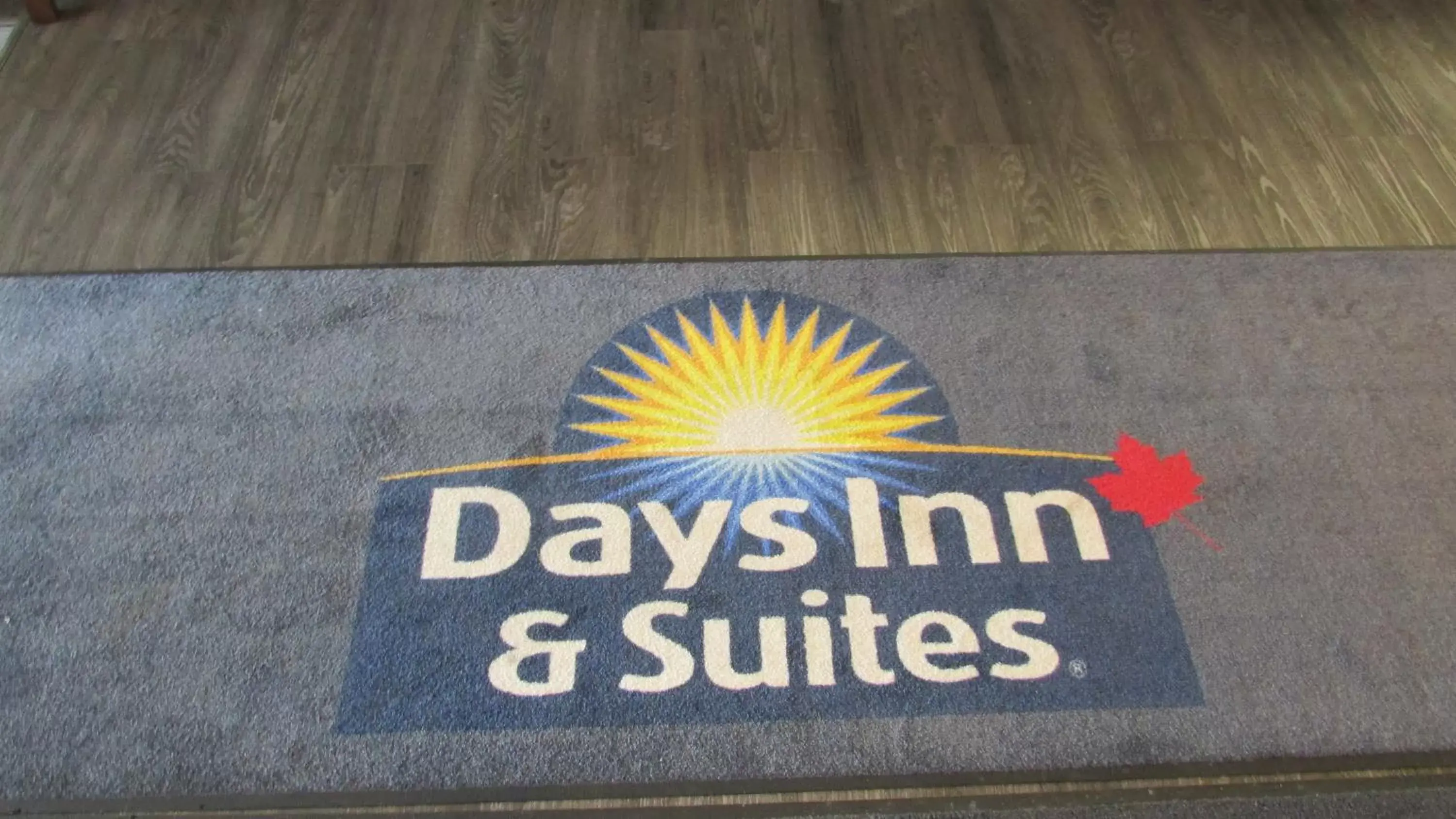 Facade/entrance in Days Inn & Suites by Wyndham Brooks