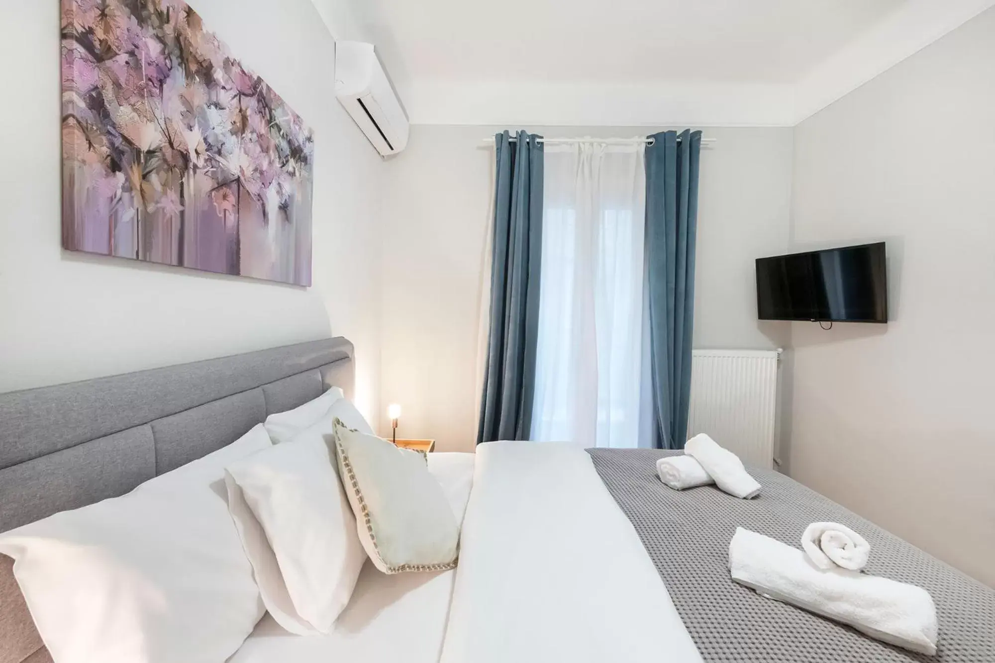 Bed in Porto Sea View Apartments - Kypriou