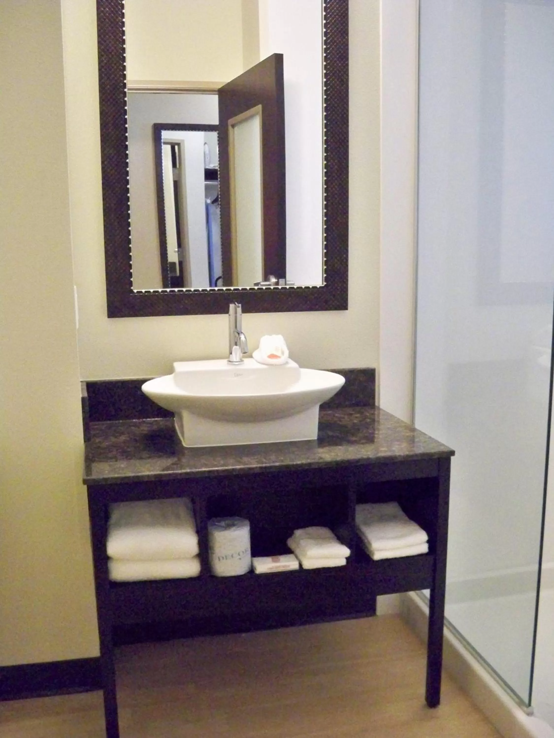 Bedroom in Red Roof Inn & Suites Beaumont