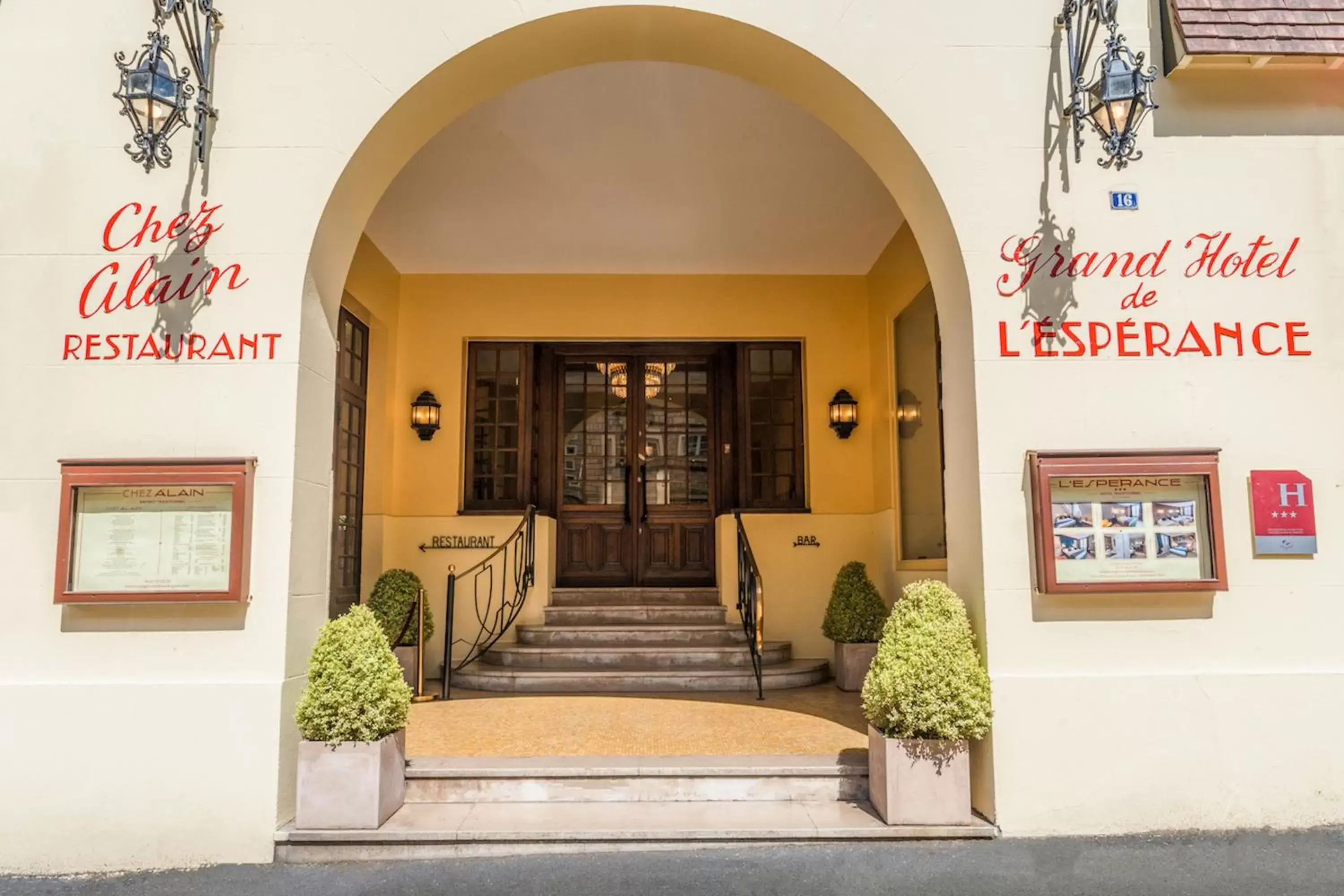 Facade/entrance in L'Hotel De L'Esperance