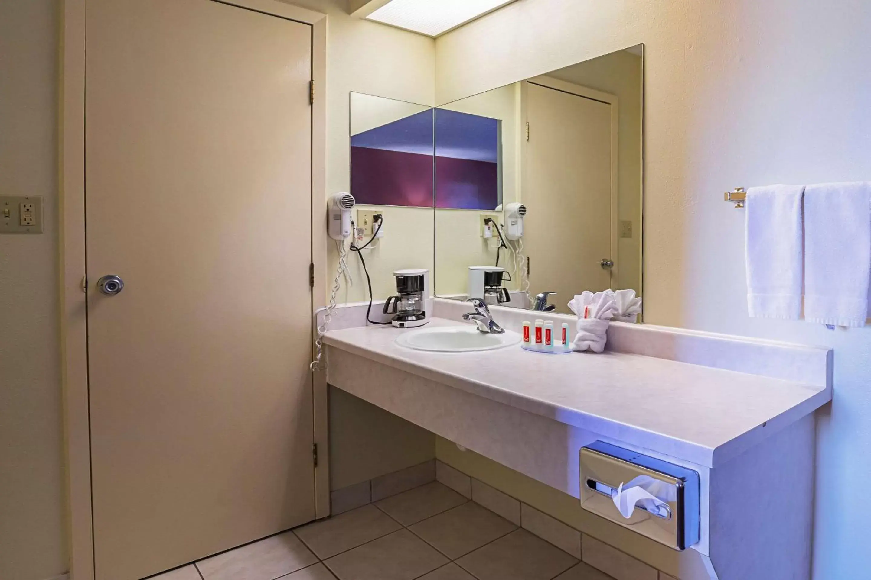 Bathroom in Econo Lodge Hurricane - Zion National Park Area